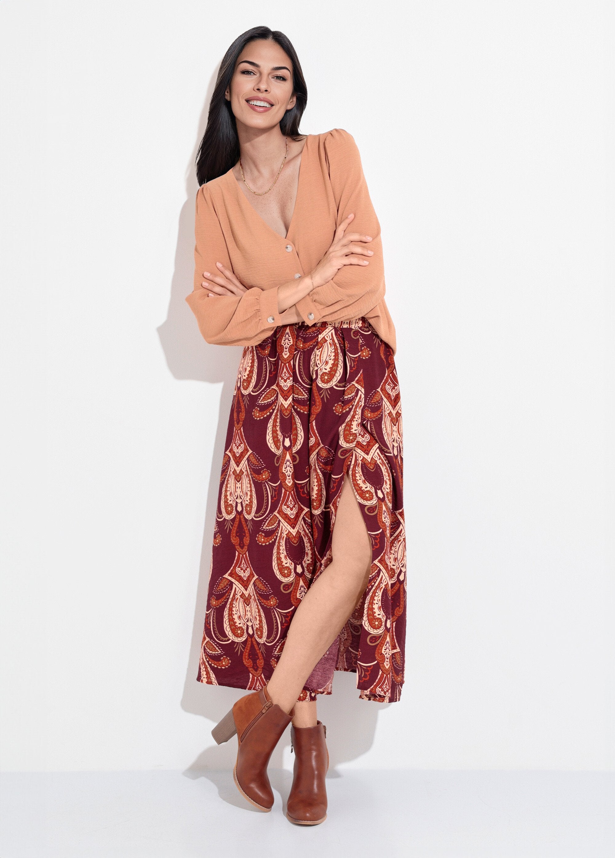 Túnica_abotoada_e_estampada_com_decote_em_V_Camel_SF1_slim