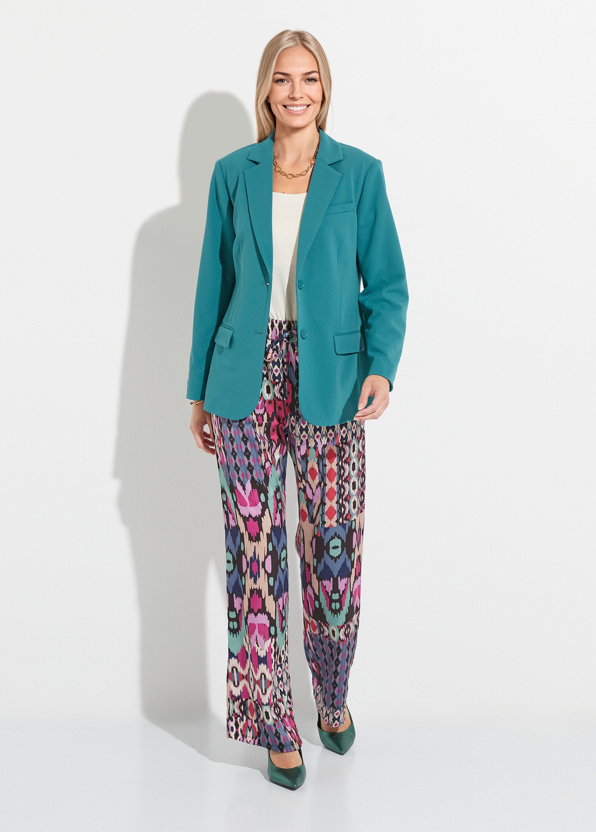 Blazer_liso_com_corte_reto_e_gola_ajustada_Vert_SF1_slim