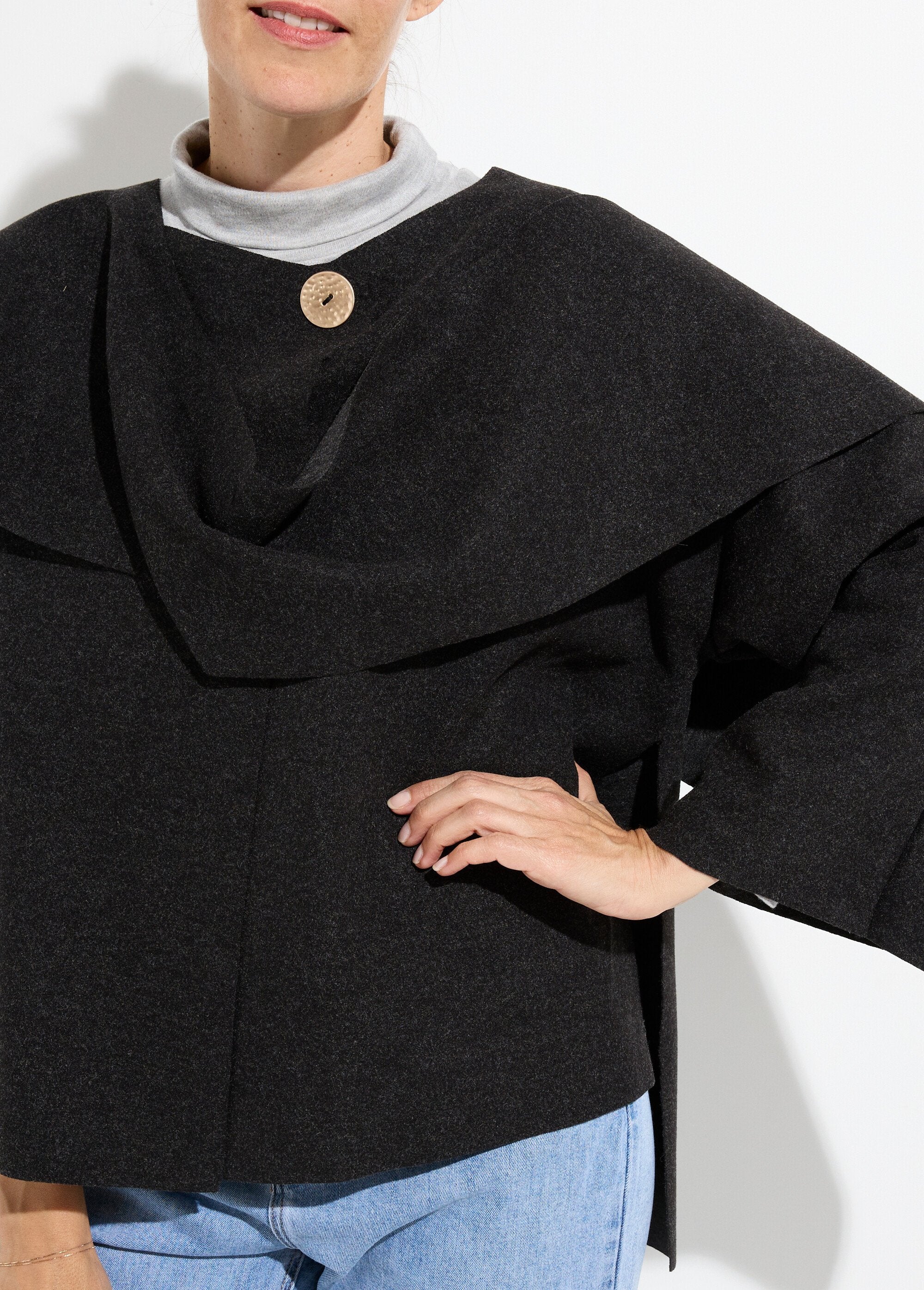 Casaco_e_cachecol_com_botões_de_metal_Noir_DE1_slim