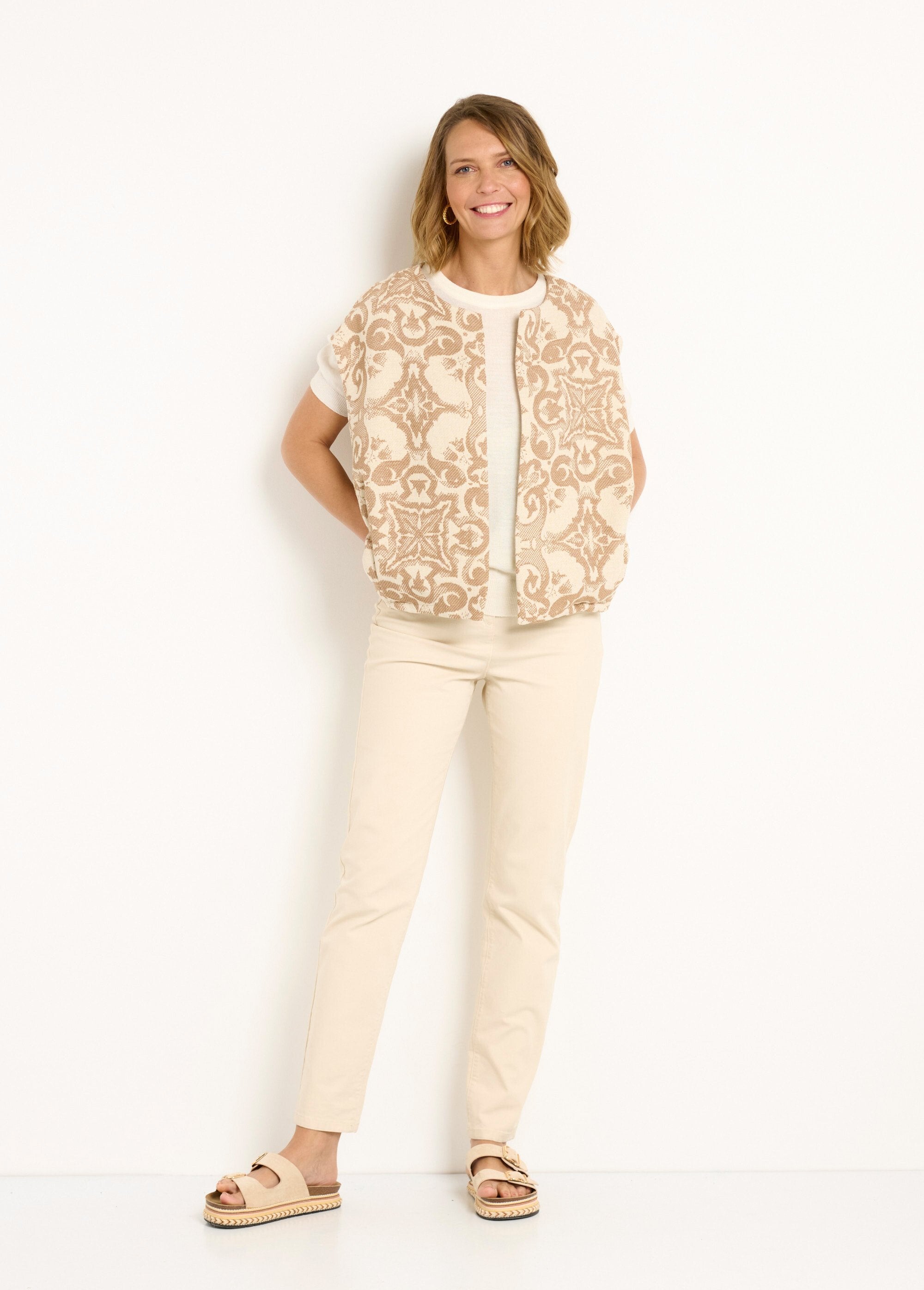 Casaco_jacquard_sem_mangas_com_gola_redonda_Beige_SF1_slim