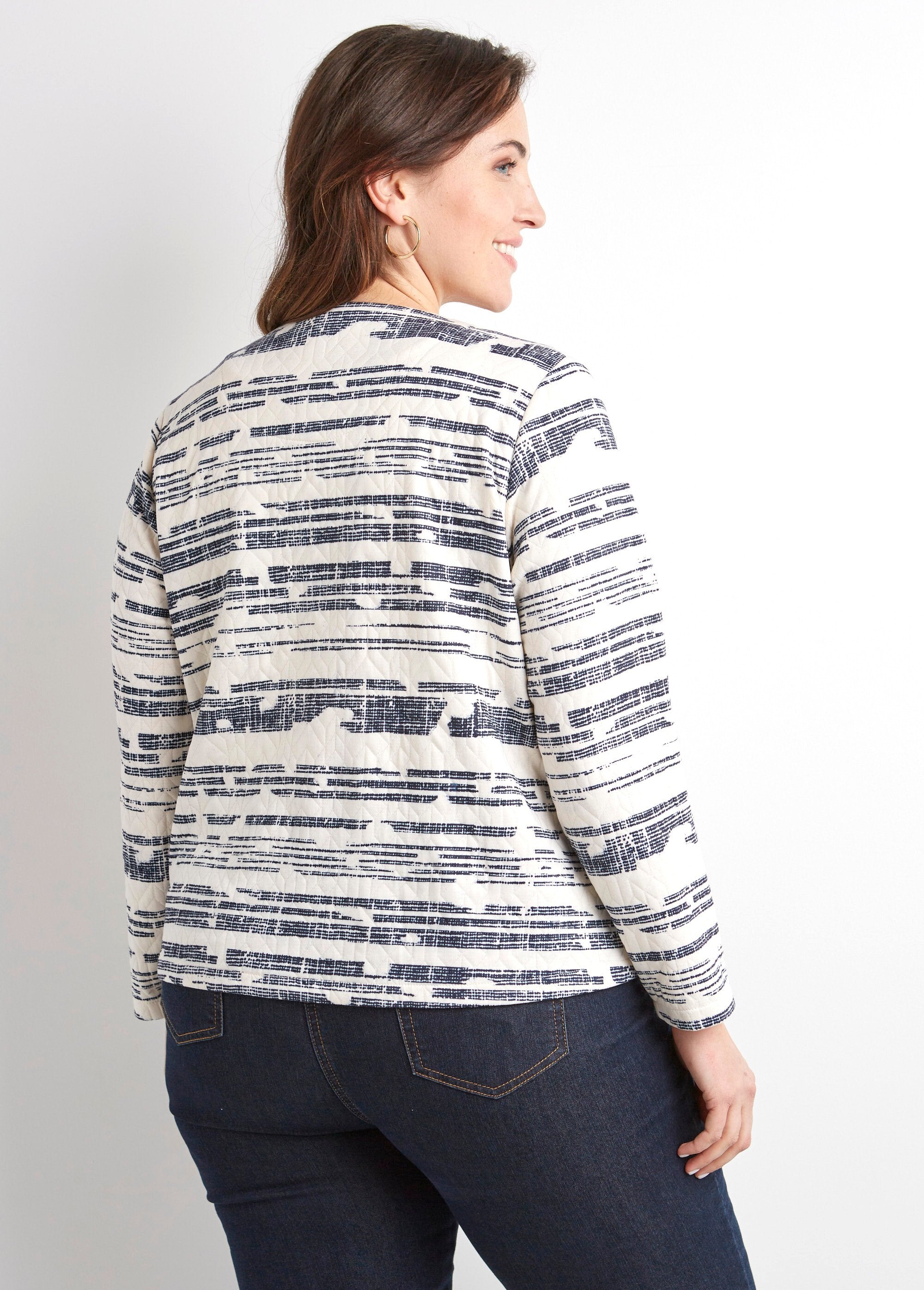 Casaco_curto_iridescente_com_fecho_de_correr_e_sem_gola_Ecru_et_marine_DO1_curvy