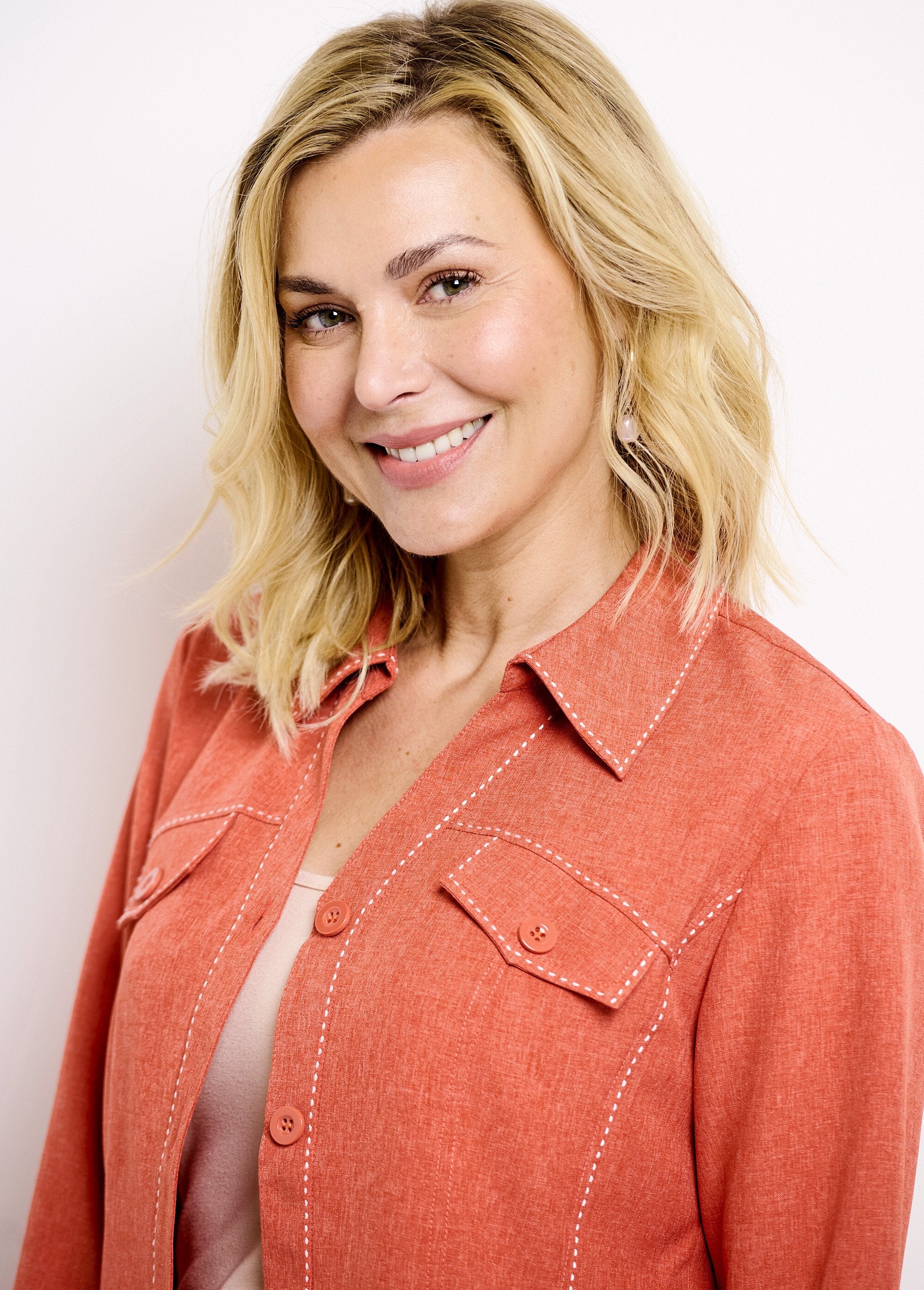 Casaco_comprido_com_botões_Brique_DE1_slim