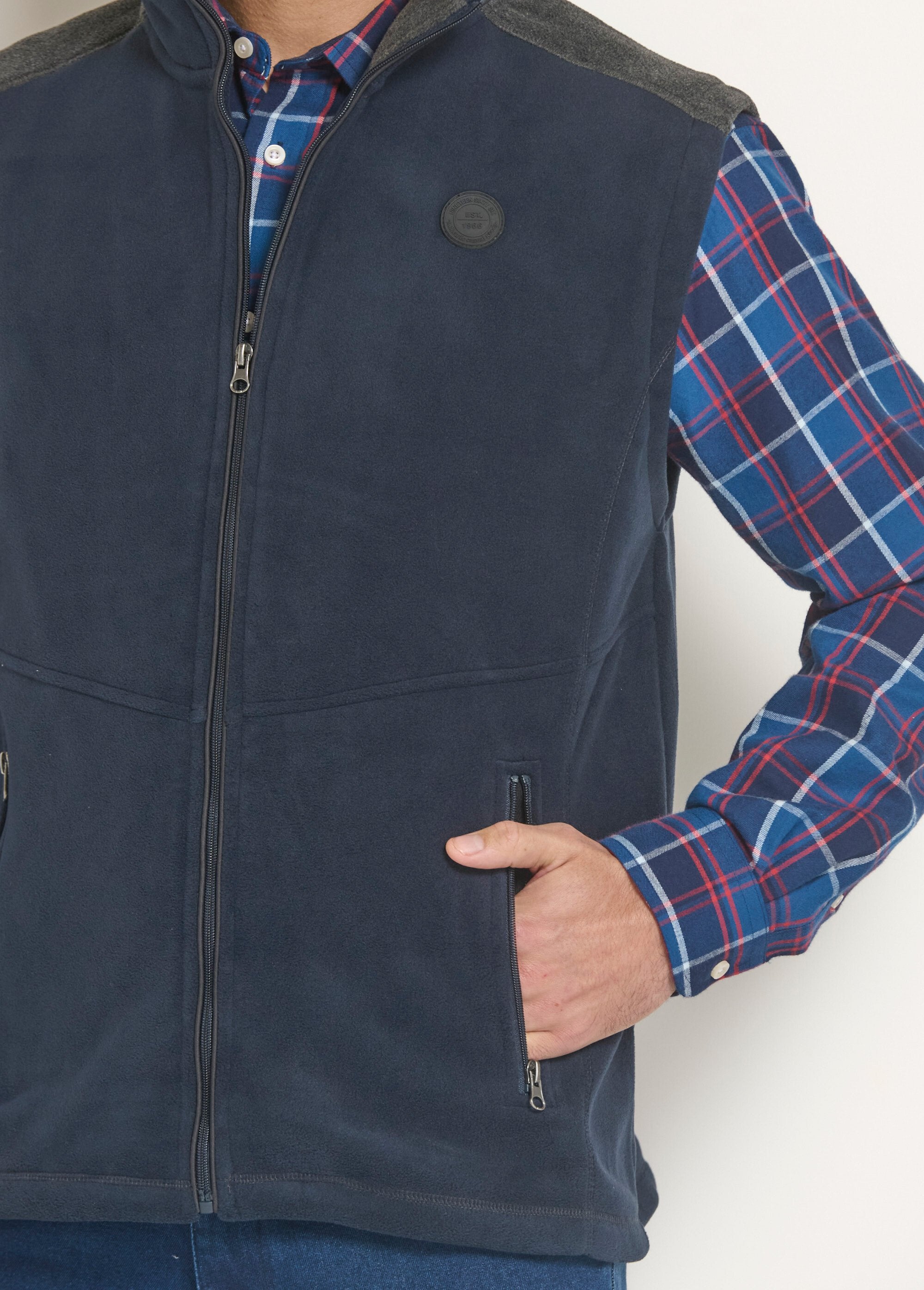 Casaco_de_lã_sem_mangas_em_dois_tons_Marine_DE2_slim