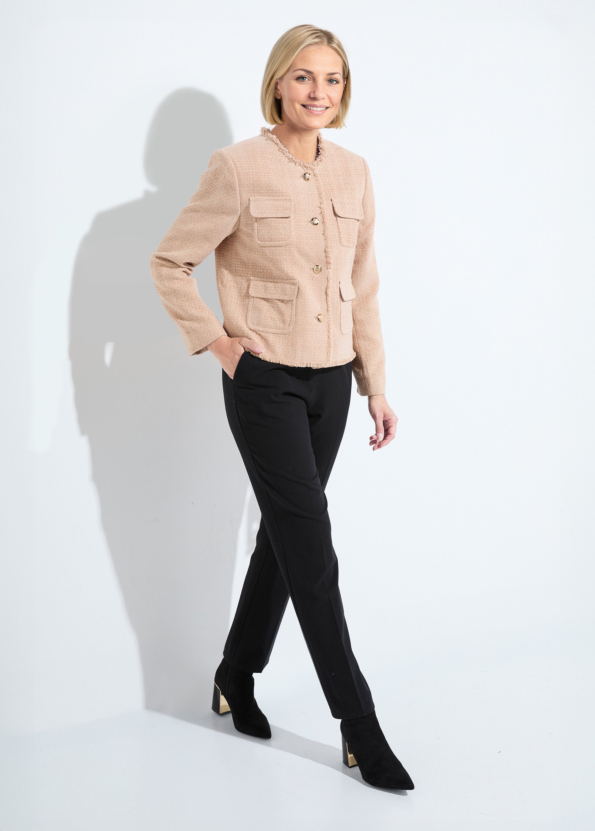 Jaqueta_de_tweed_sem_gola_com_franjas_e_botões_Amande_SF1_slim