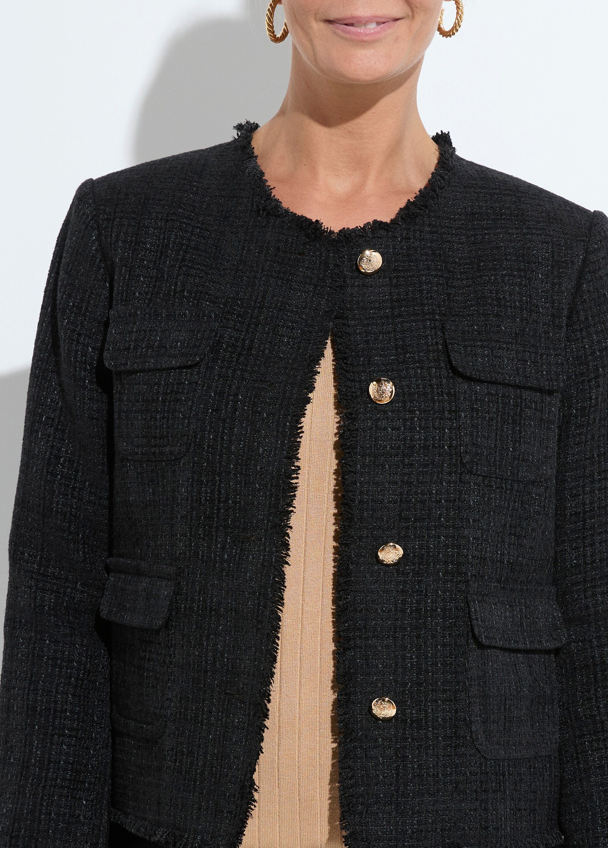 Jaqueta_de_tweed_sem_gola_com_franjas_e_botões_Noir_DE1_slim