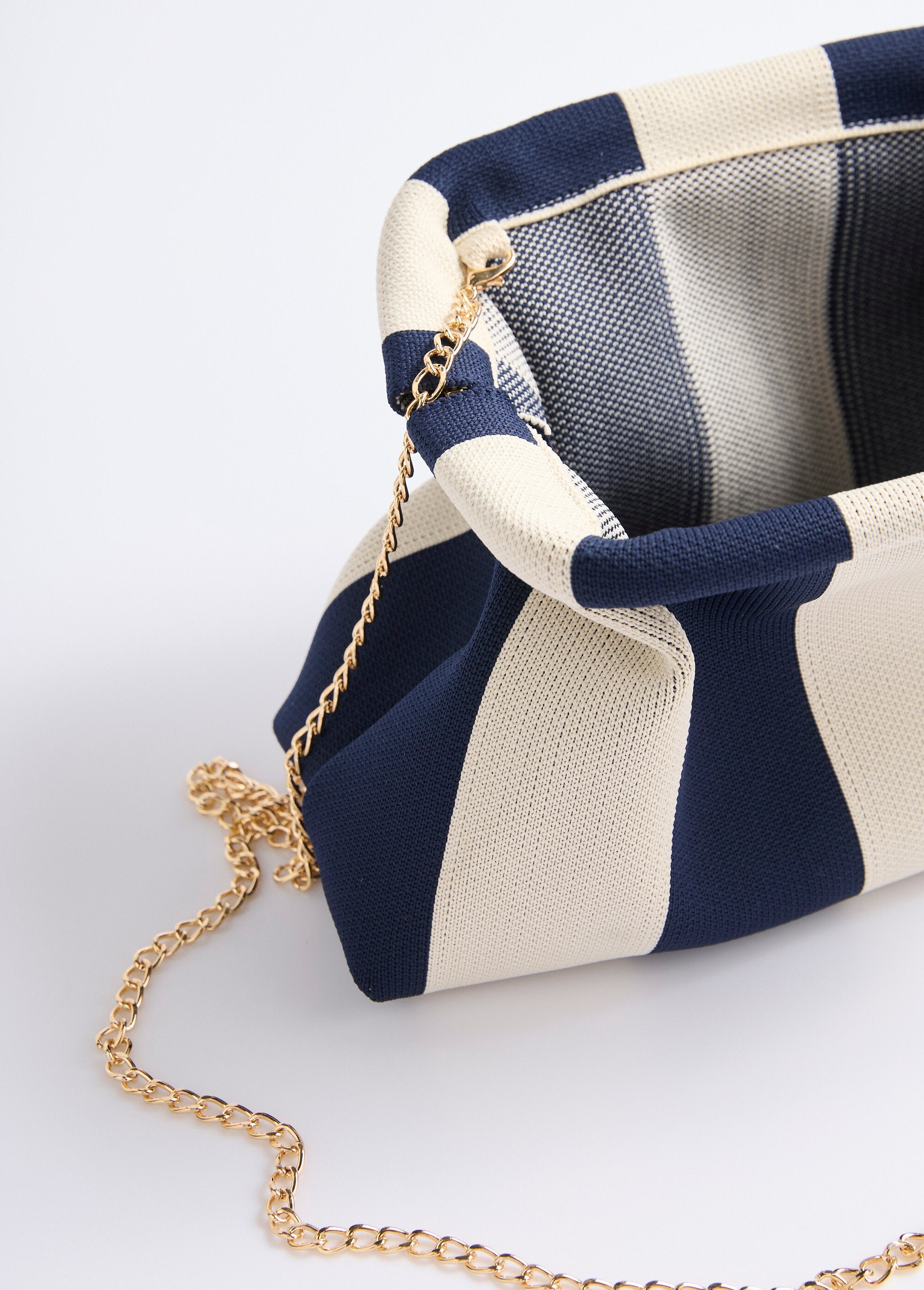 Sac_à_main_mode_en_maille_avec_fermoir_rigide_Marine_et_ecru_DE1_slim