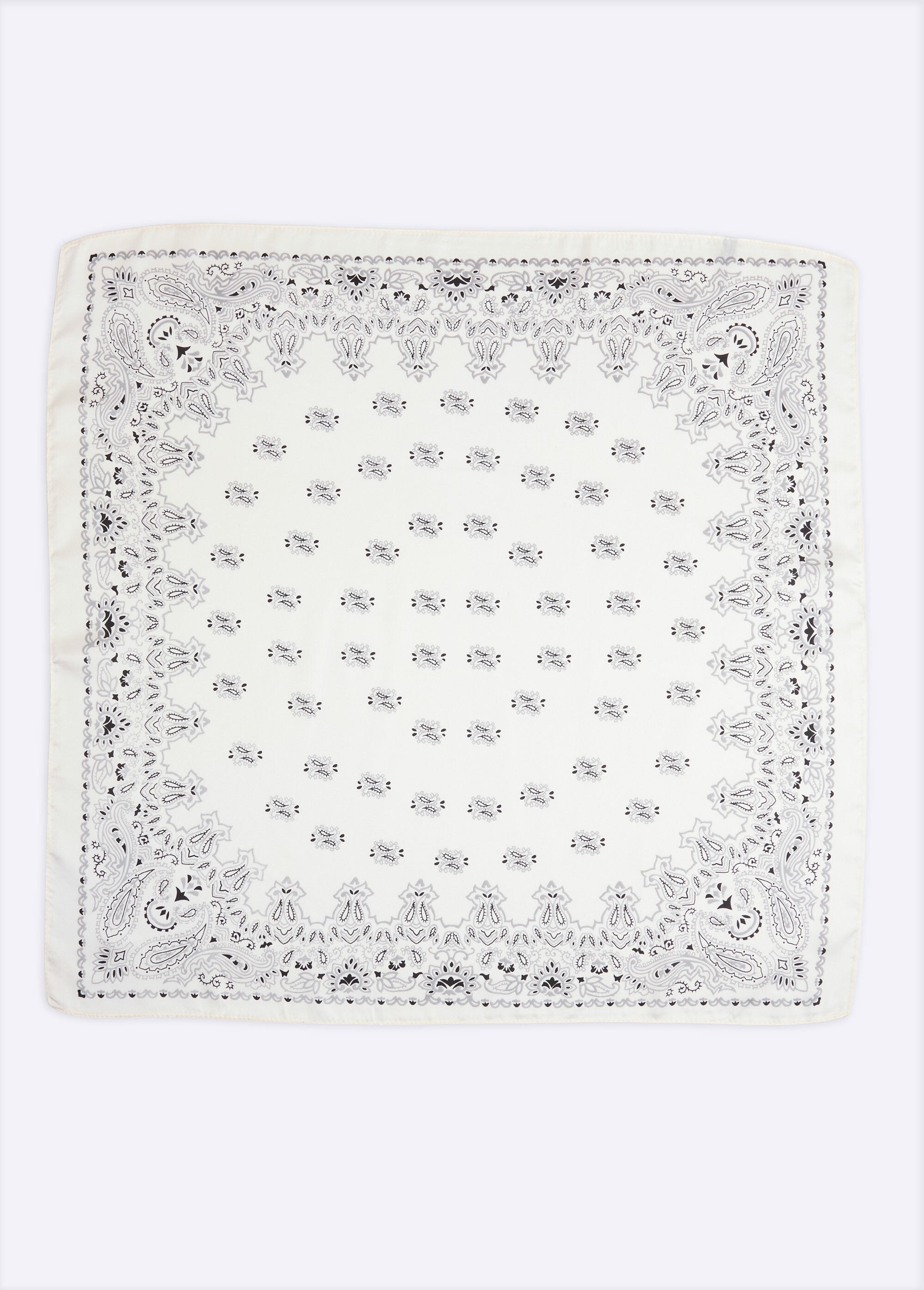 Lenço_de_cetim_quadrado,_design_de_bandana_1B_Ecru_DE1_slim