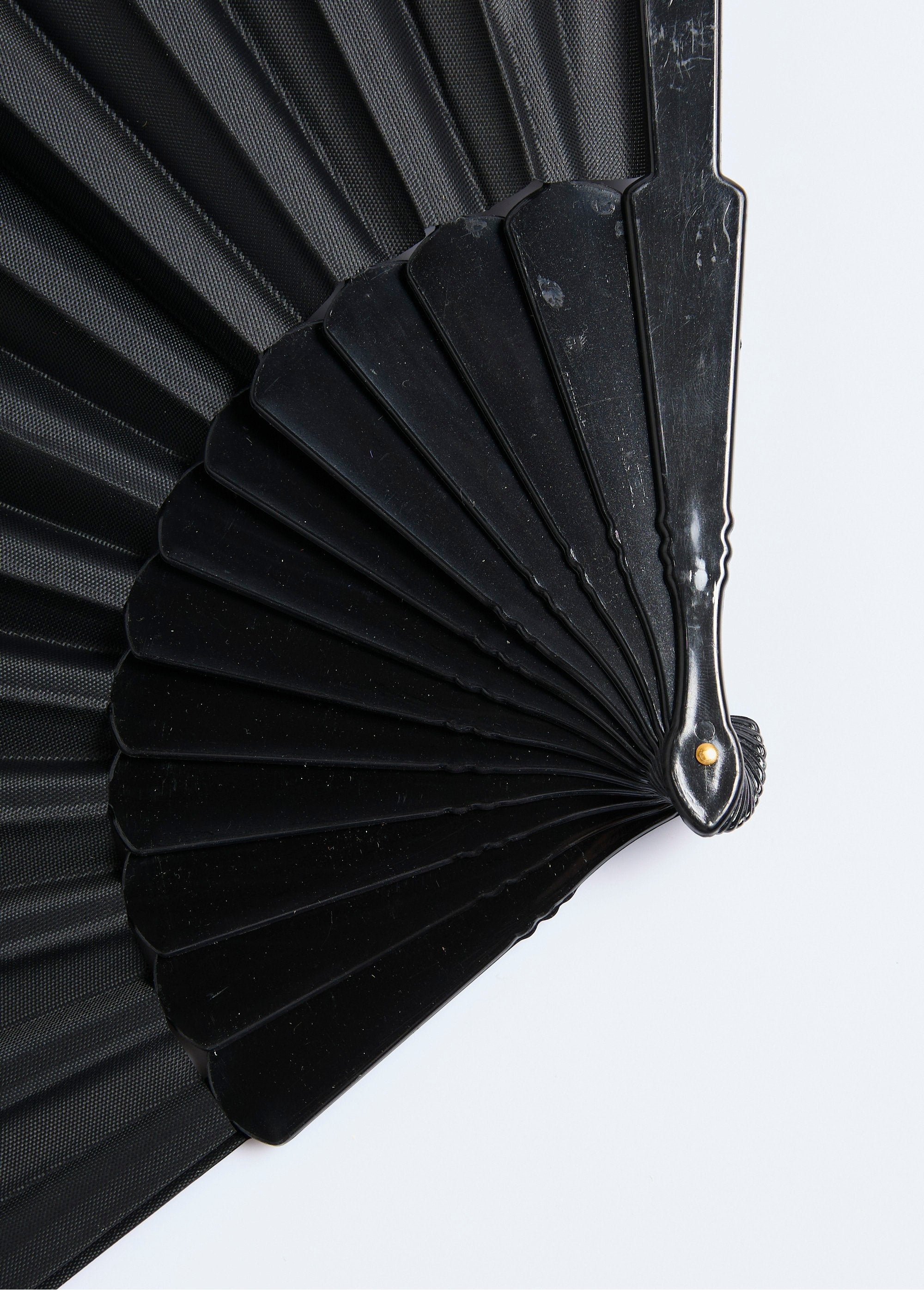 Éventail_et_pochette_organza_Noir_DE1_slim