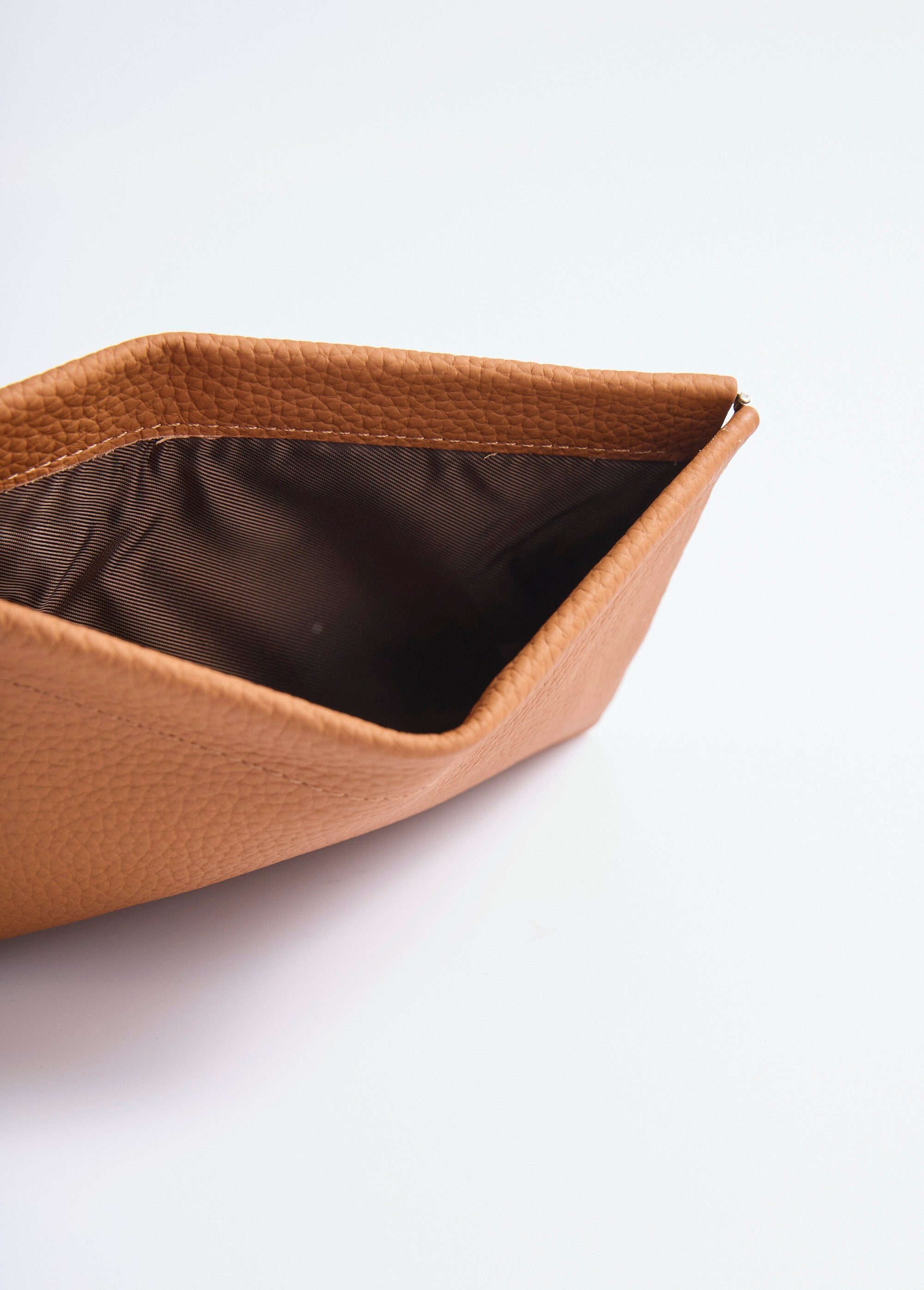 Petite_pochette_cuir_fermeture_rigide_Camel_DE1_slim
