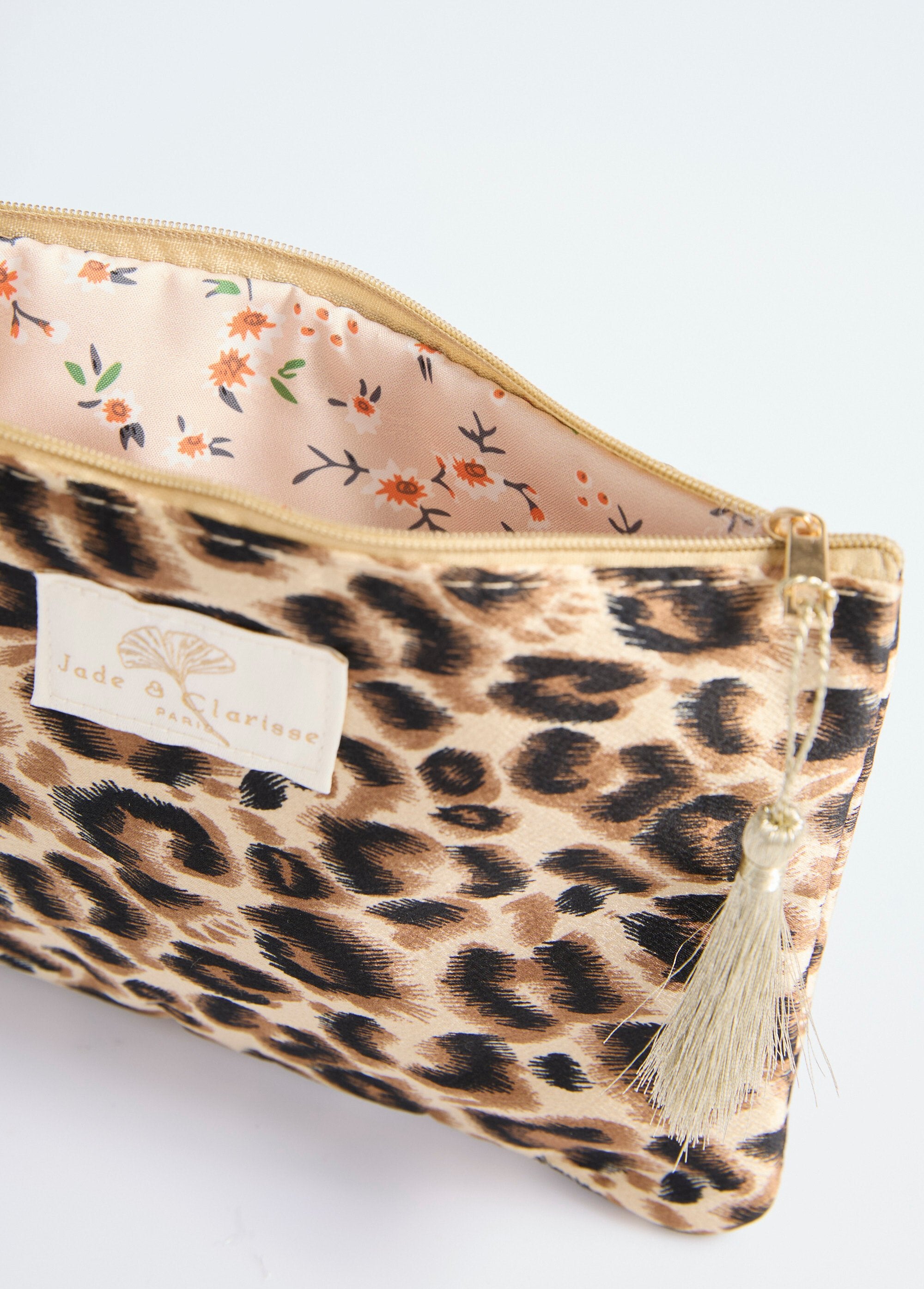 Petite_pochette_zippée_léopard_en_satin_Leopard_DE1_slim