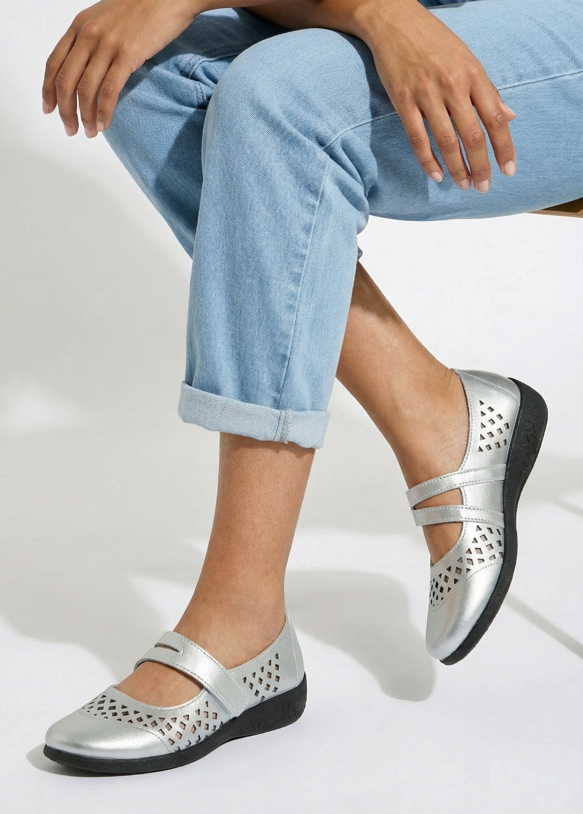 Bailarinas_de_couro_para_bebê_com_largura_confortável_Prata_iridescente_SF1_slim