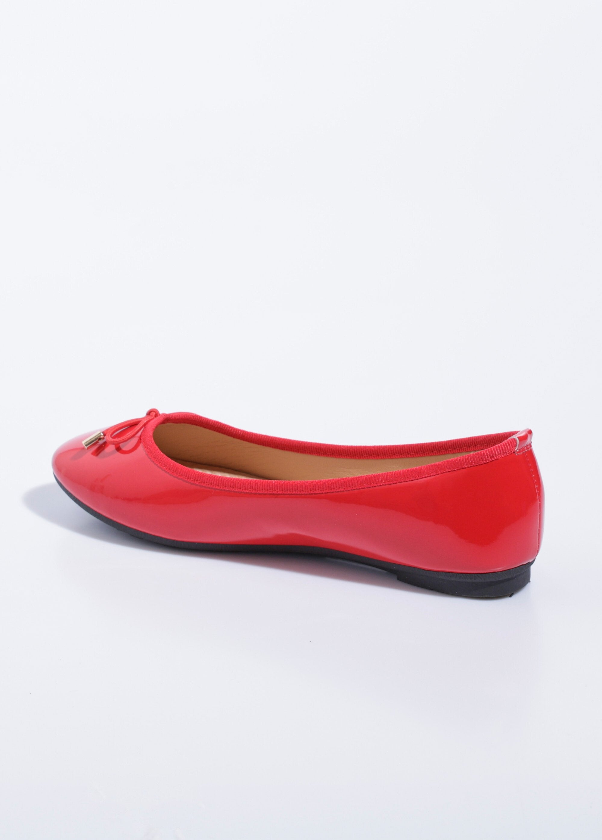 Sabrinas_planas_de_verniz_com_laço_Vernis_rouge_DO1_slim