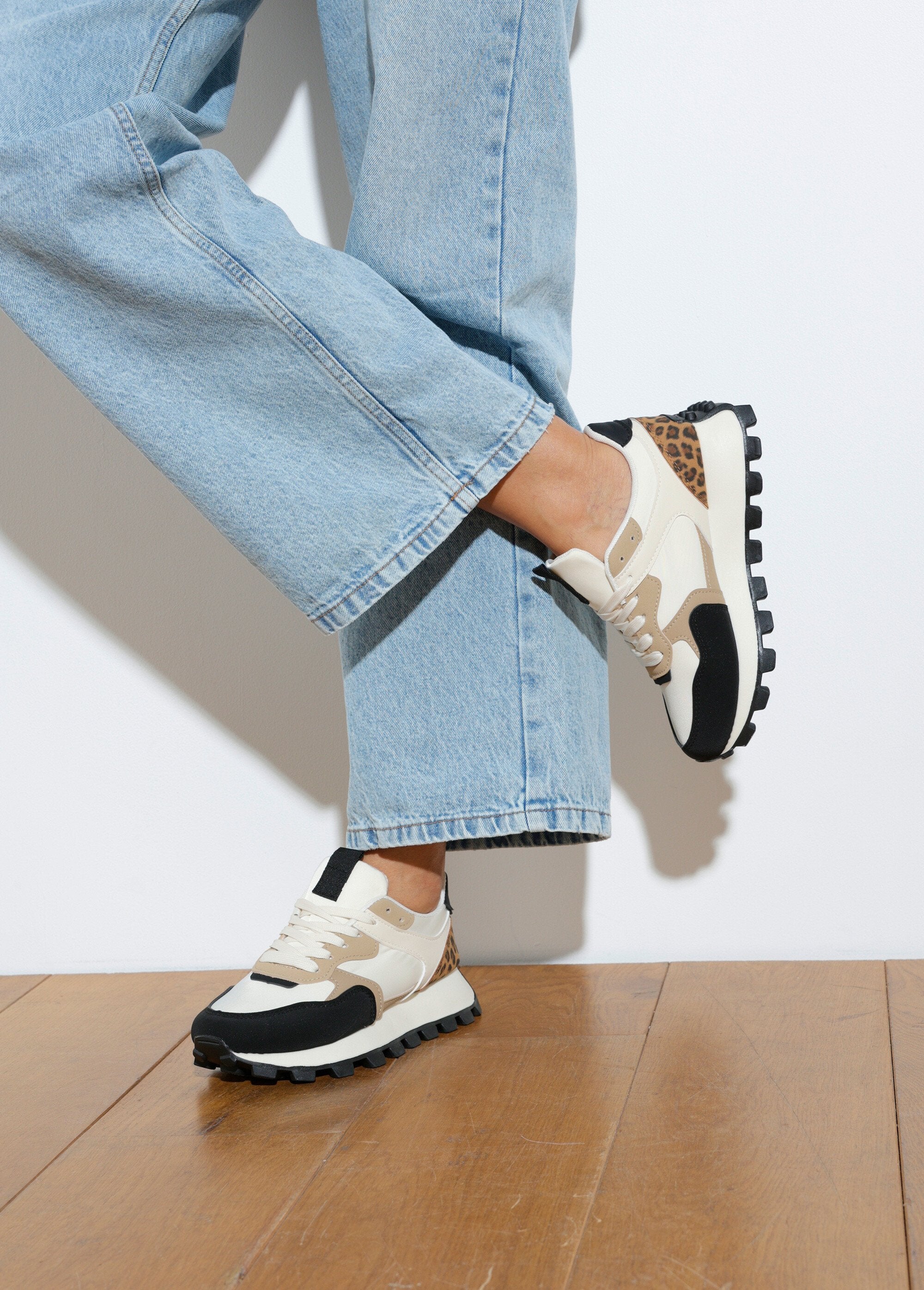 Sapatilhas_multi-materiais_com_sola_dentada_Leopard_SF1_slim