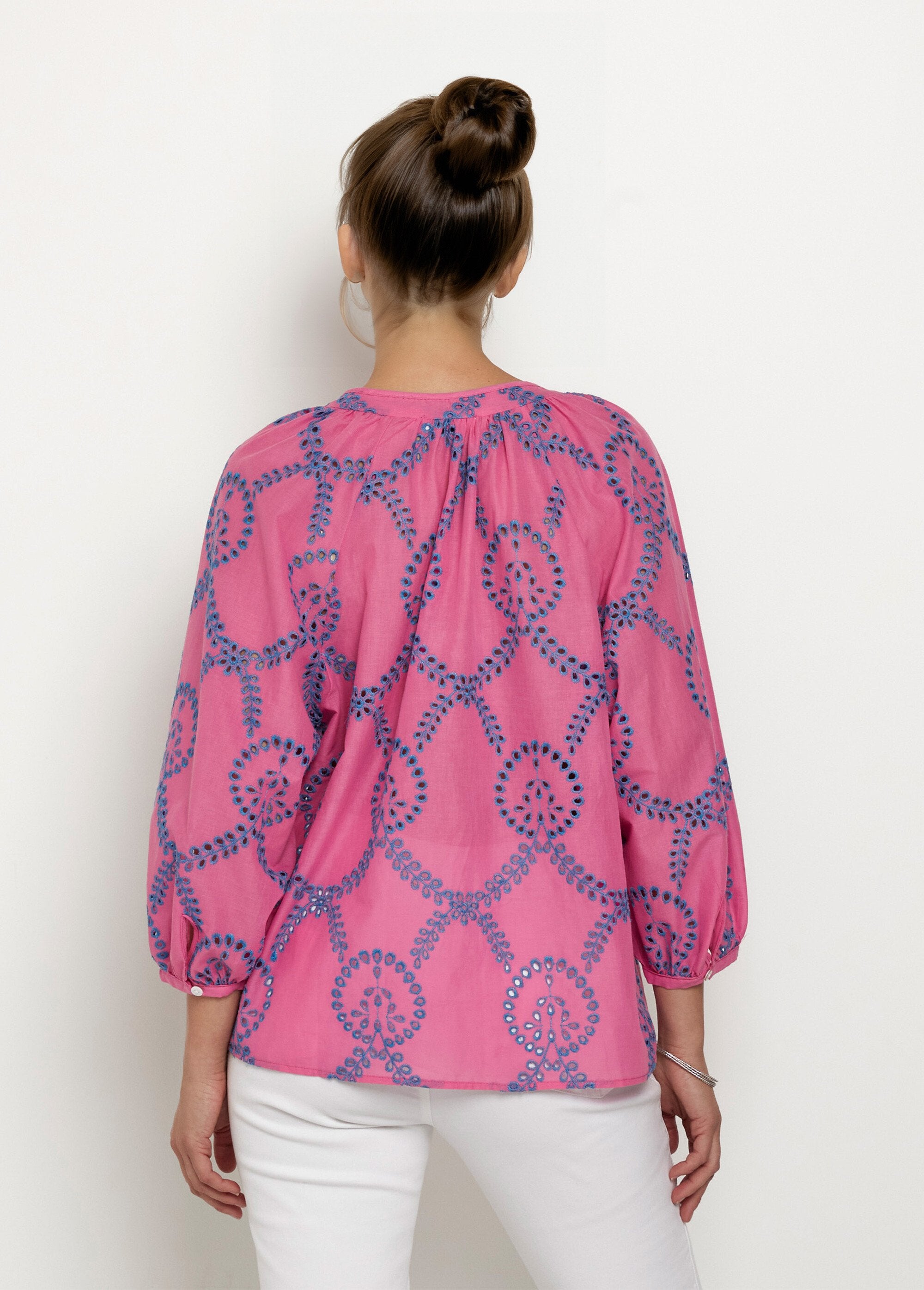 Blusa_solta_com_bordado_vazado_e_mangas_3/4_Rose_DO1_slim