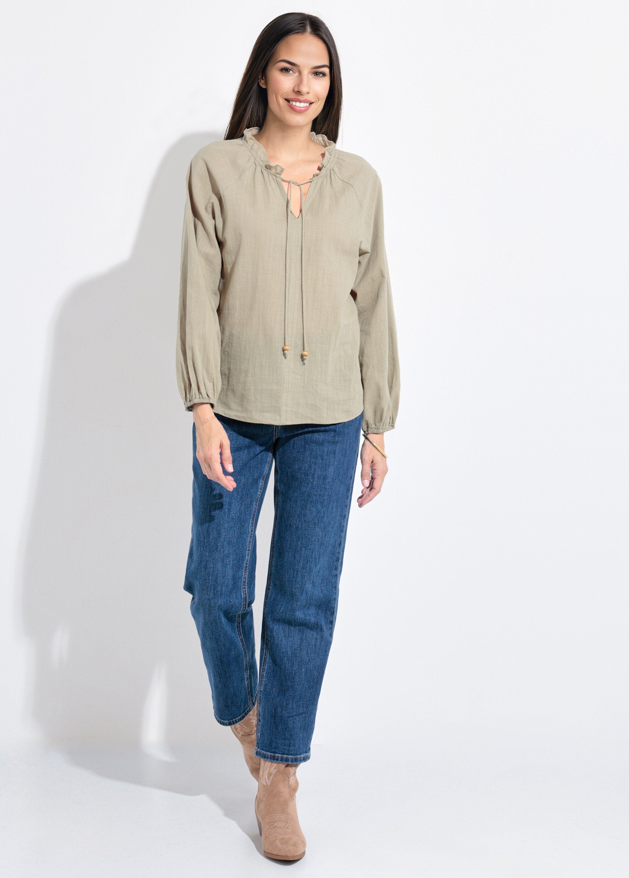 Blusa_folgada_com_decote_em_V_e_gravata_Kaki_SF1_slim