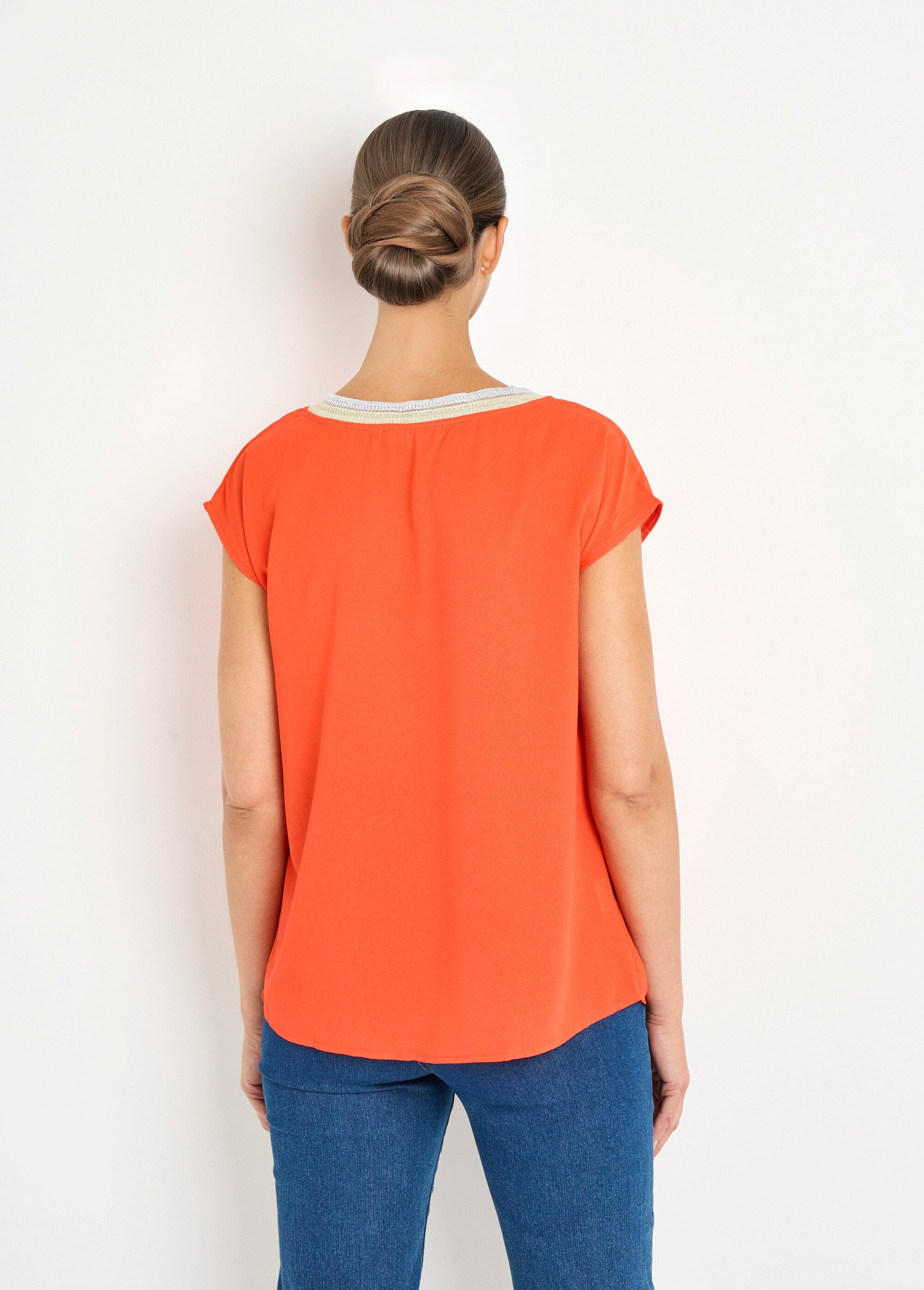 Blusa_esvoaçante_sem_mangas_com_trança_em_decote_em_V_Coquelicot_DO1_slim