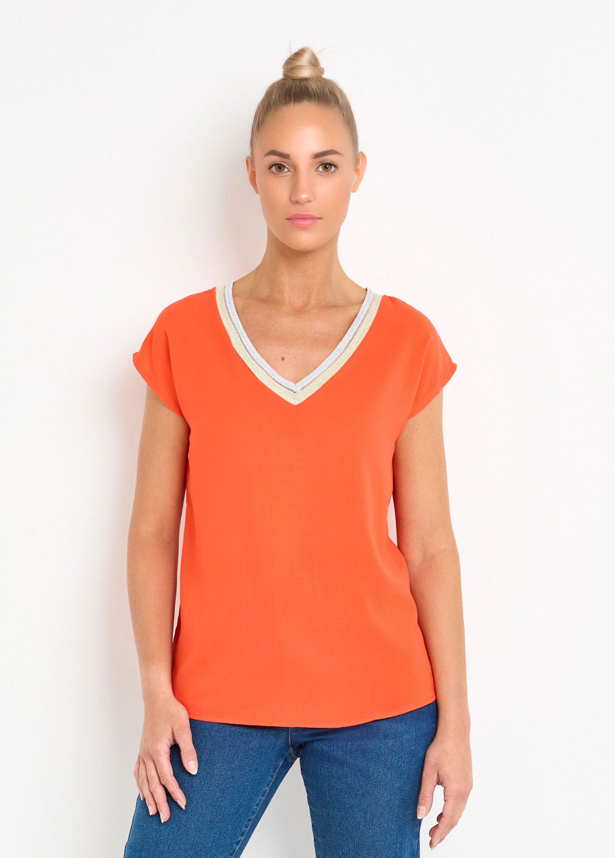 Blusa_esvoaçante_sem_mangas_com_trança_em_decote_em_V_Coquelicot_FA1_slim