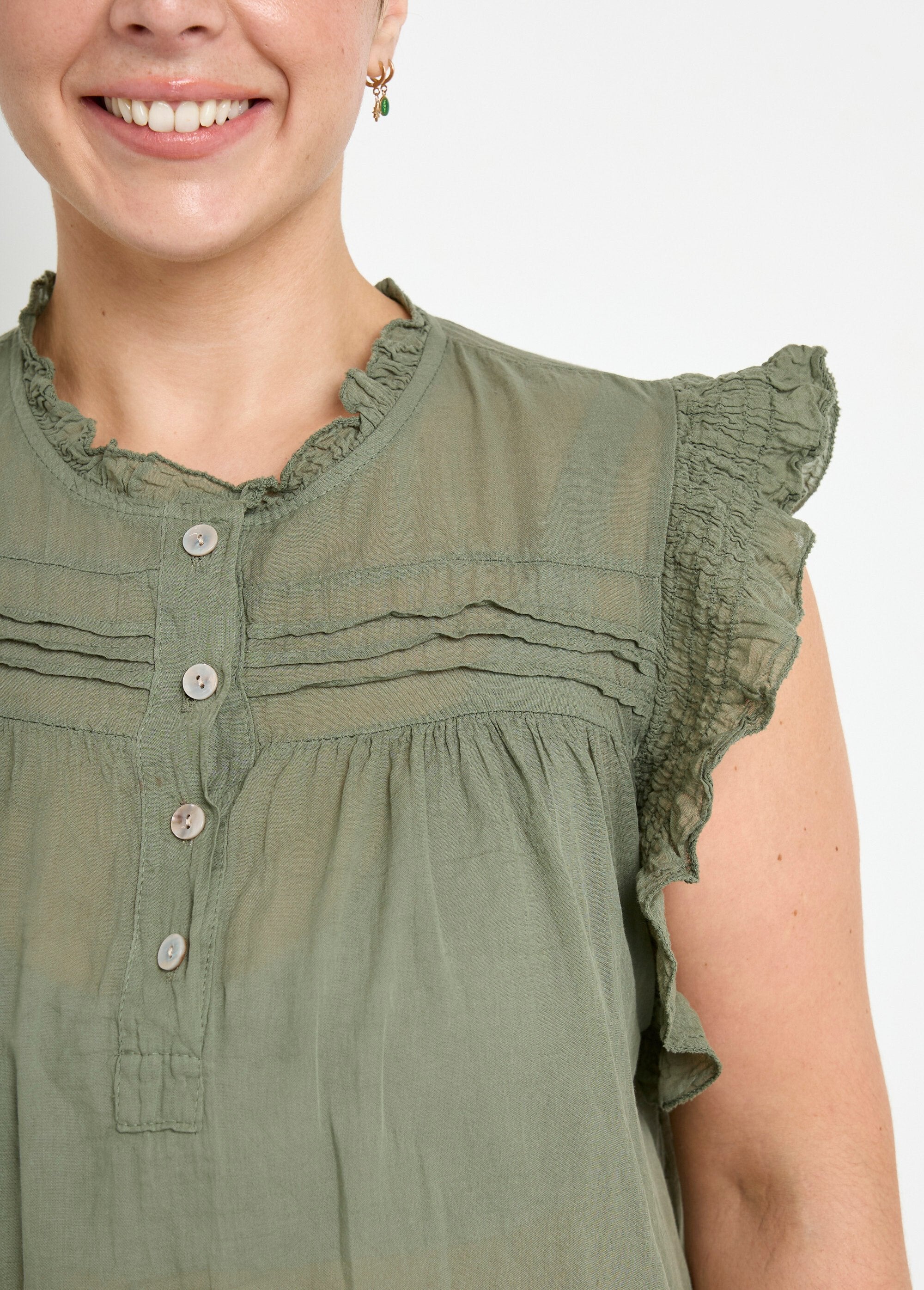 Blusa_de_voile_de_algodão_sem_mangas_Kaki_DE2_curvy