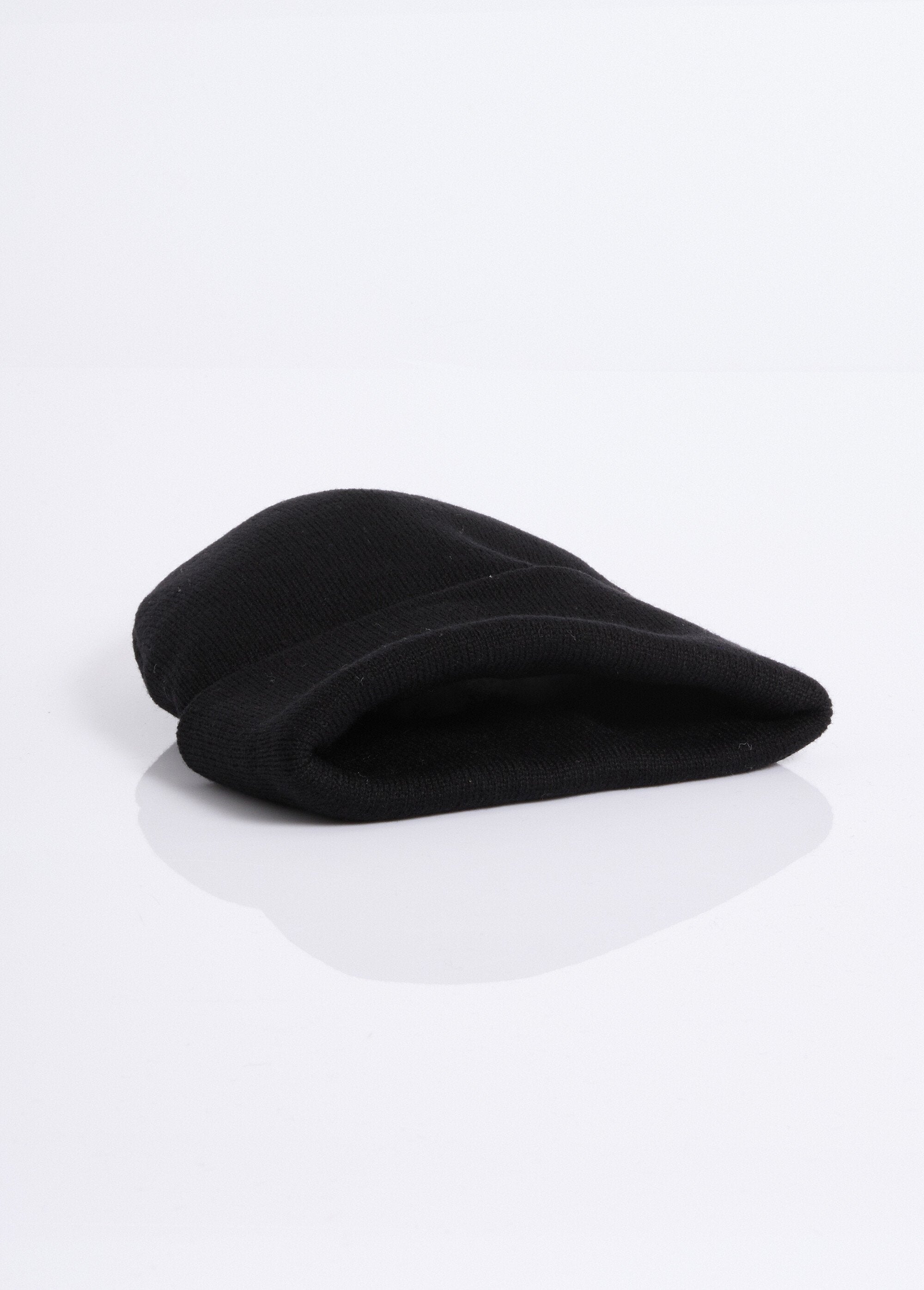 Bonnet_en_maille_fines_cotes_à_revers_Noir_DE1_slim