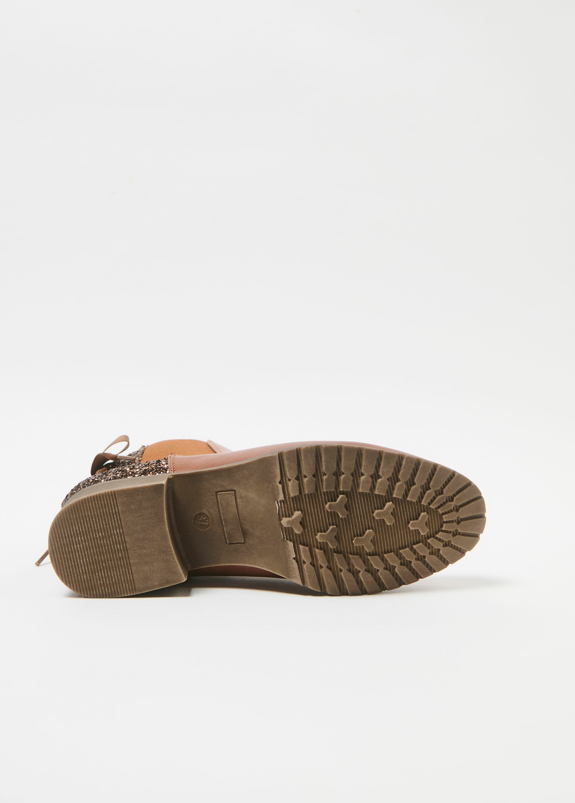Botas_Chelsea_com_salto_brilhante_e_laço_Camel_UN1_slim