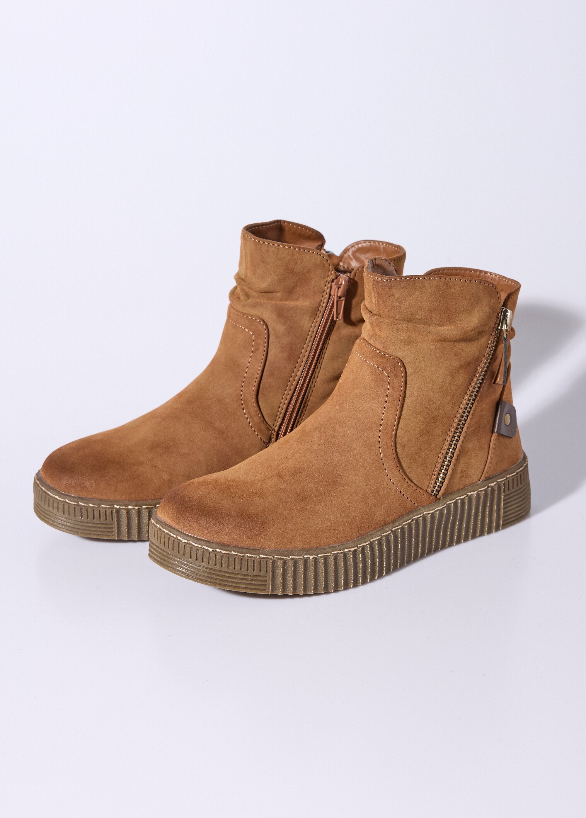 Boots_suédées_avec_semelle_compensée_Camel_DE1_slim