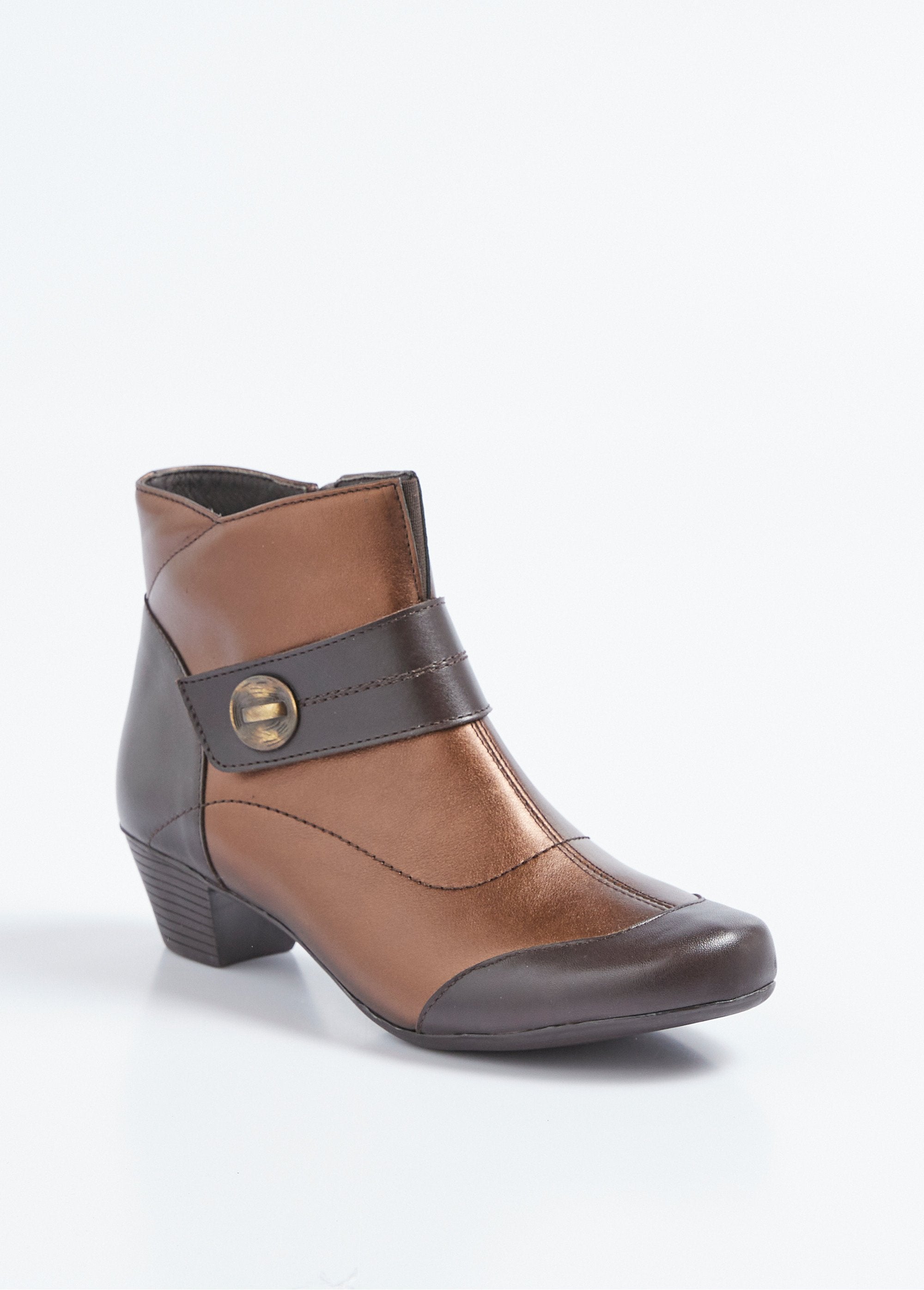 Botas_de_couro_com_zíper_e_salto_baixo_Bronze_FA1_slim