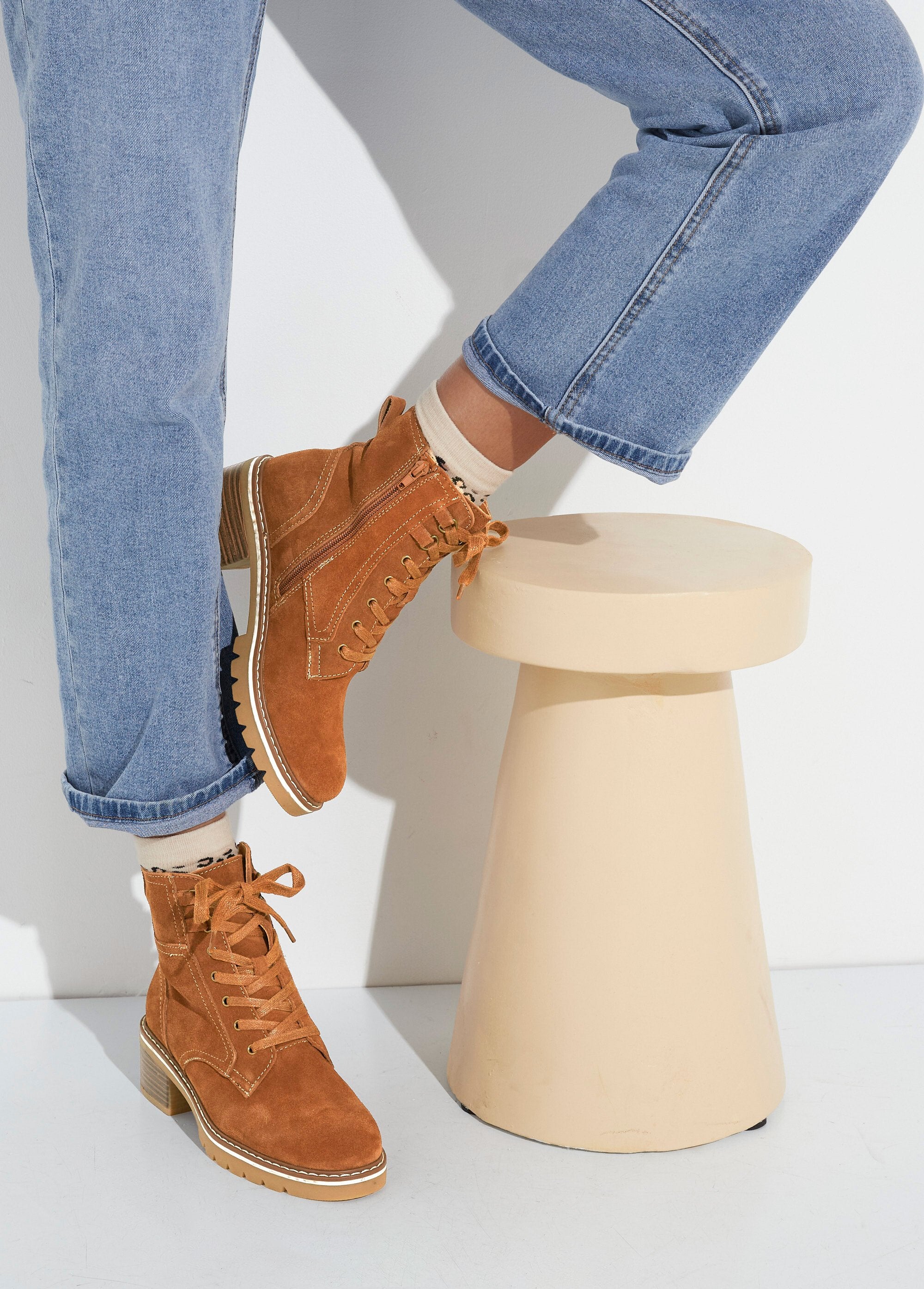 Bottines_en_cuir_crantées,_talon_large_Camel_SF1_slim