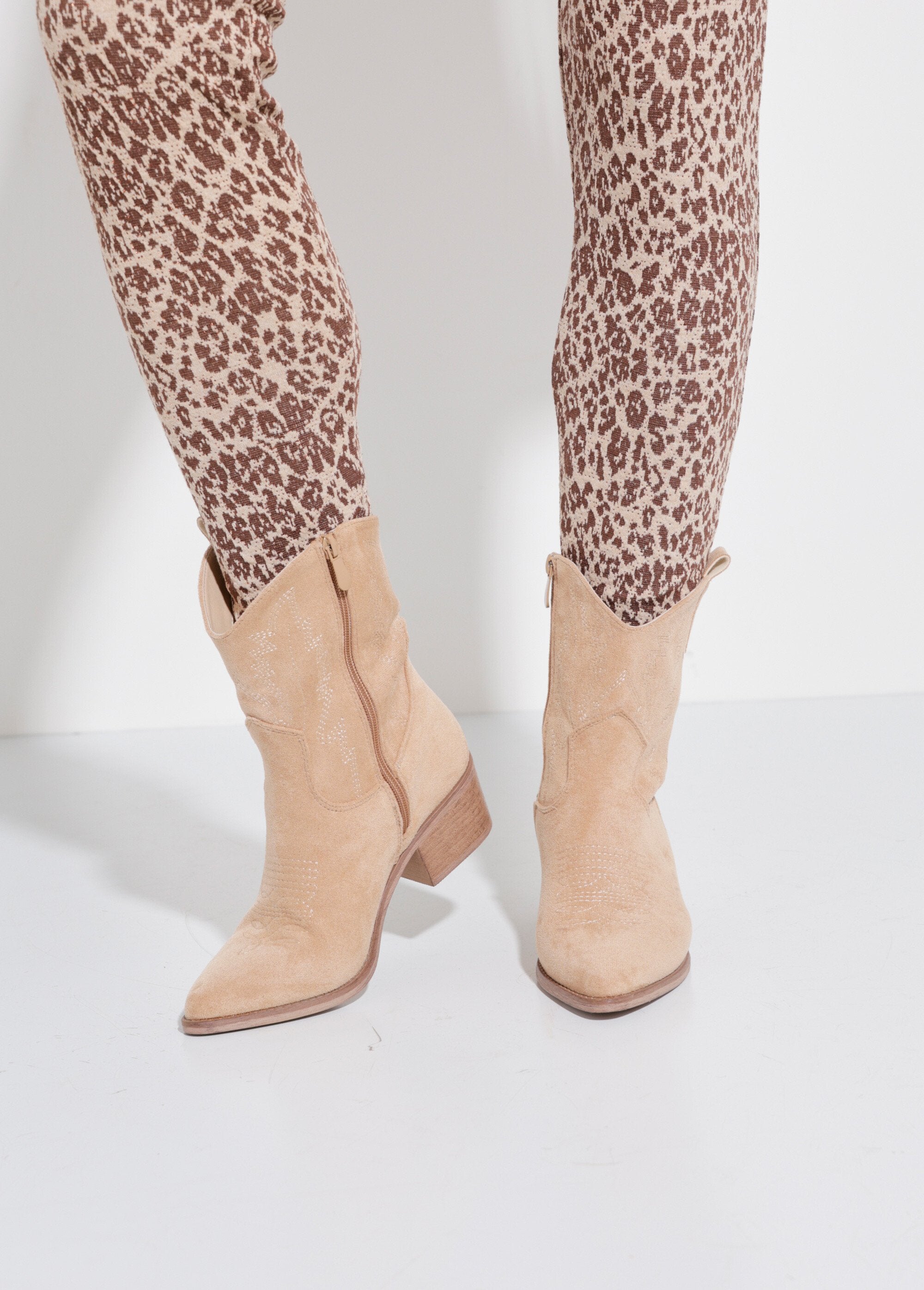 Bottines_suédine_à_talon,_façon_western_Beige_SF1_slim