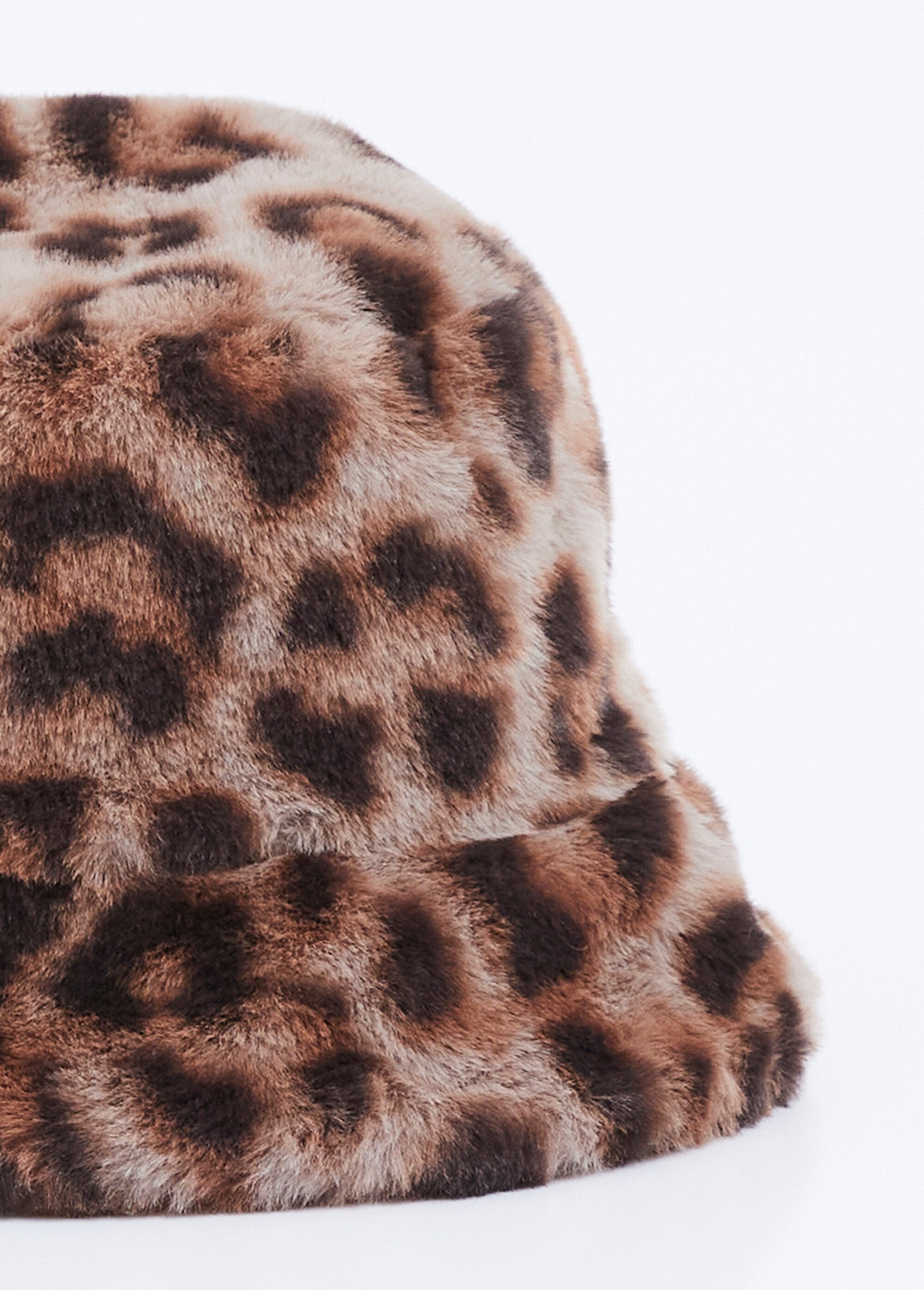 Chapeau_seau_bob_fausse_fourrure_Imprime_marron_DE1_slim