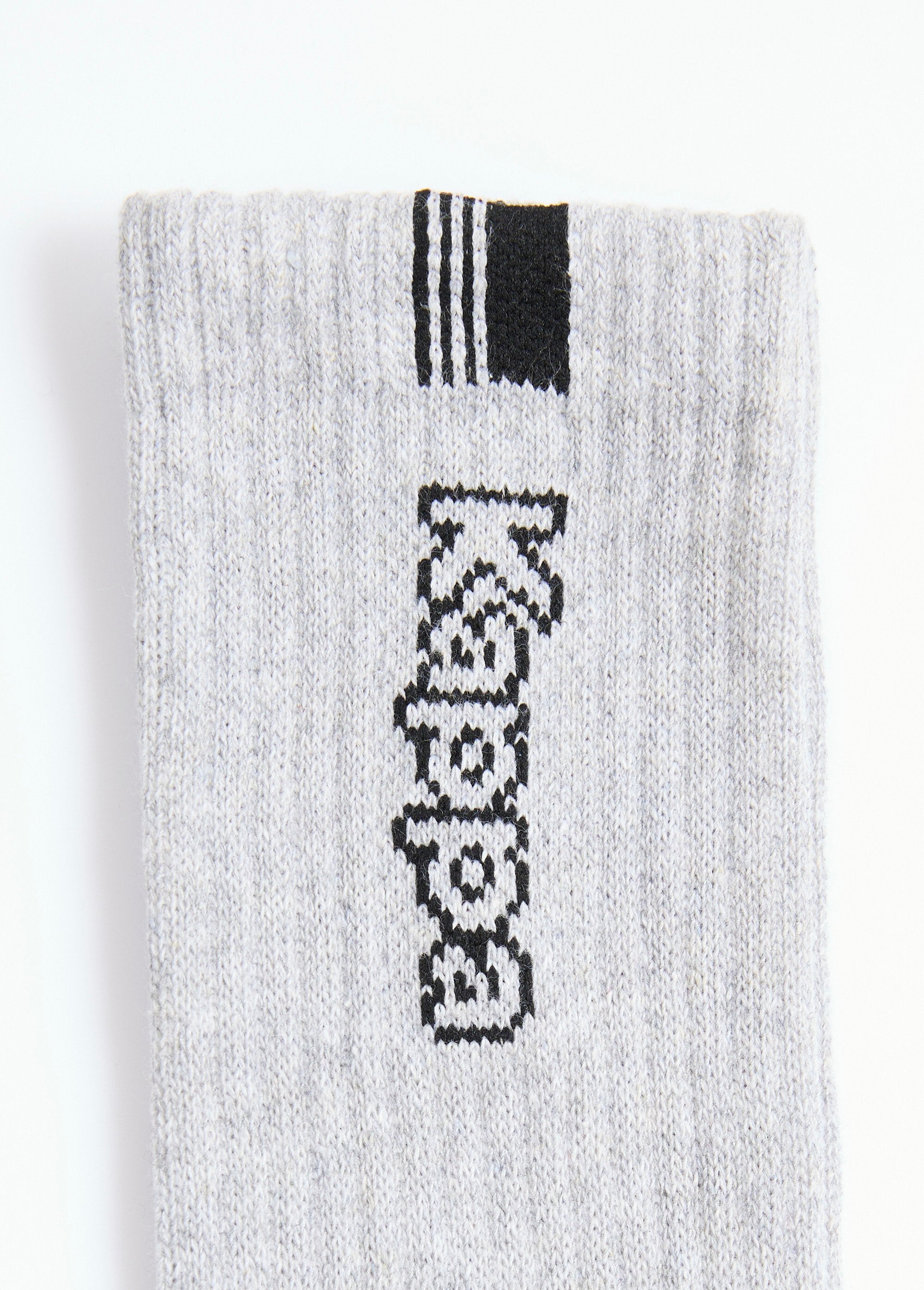 Meias_esportivas_caneladas_variadas_Blanc_et_gris_et_noir_DE3_slim