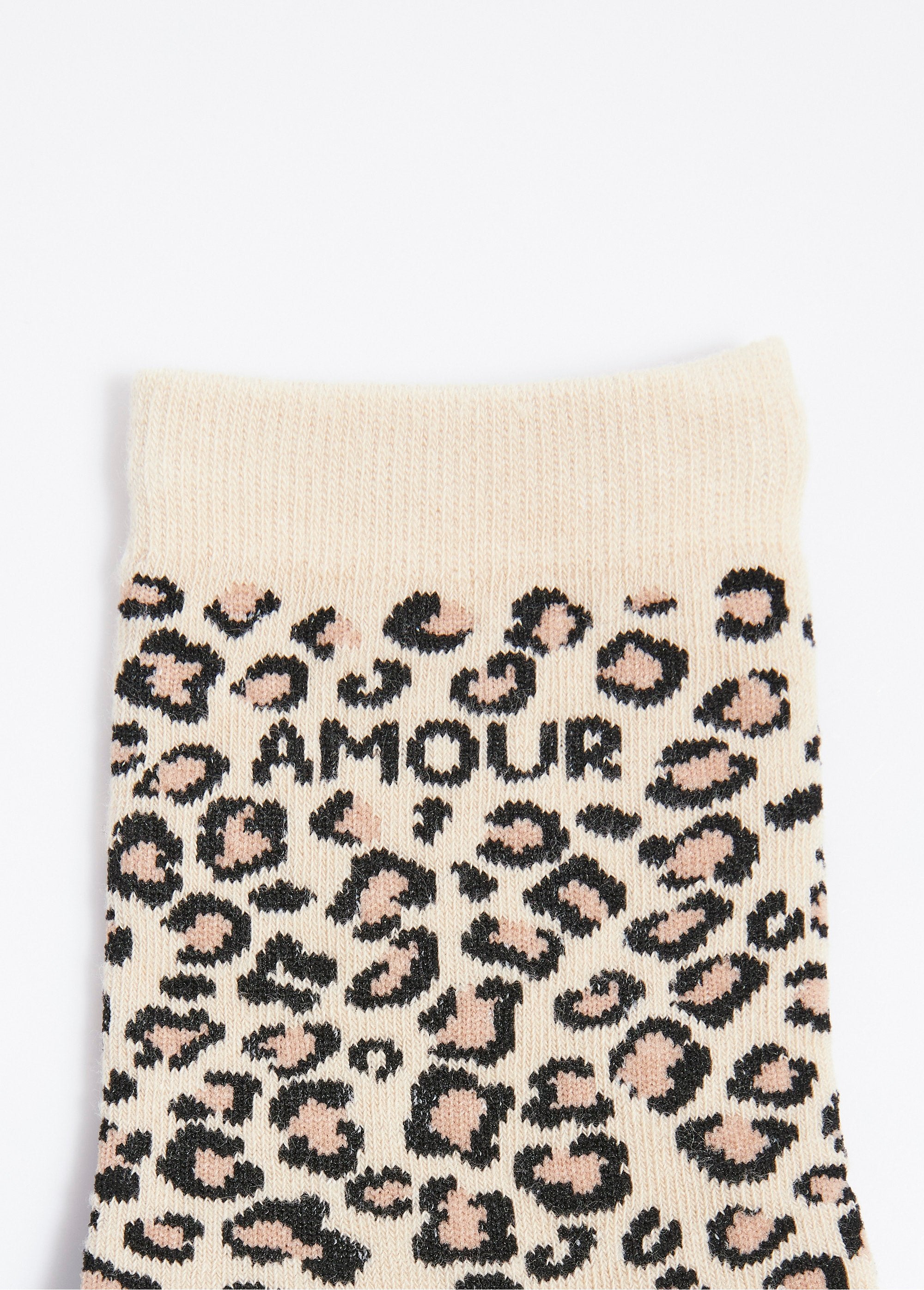 Meias_com_estampa_de_leopardo_e_mensagem_LOVE_Leopard_DE2_slim