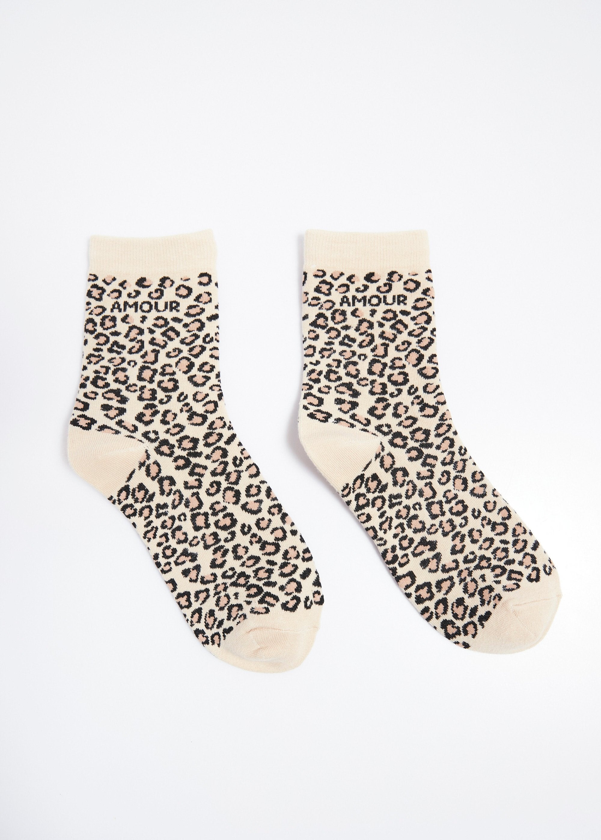 Meias_com_estampa_de_leopardo_e_mensagem_LOVE_Leopard_FA1_slim