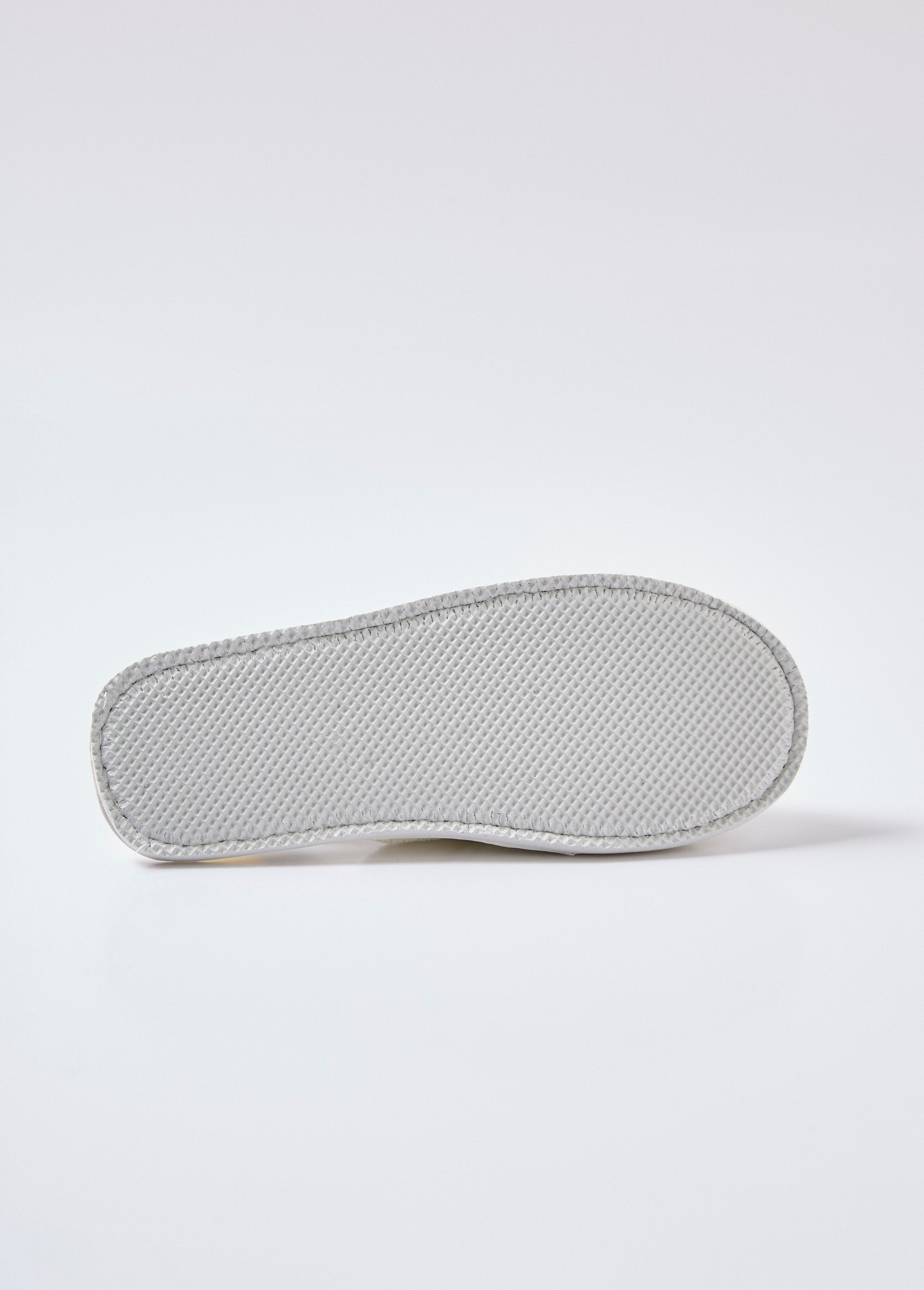Chinelos_estilo_mule,_linhas_contrastantes_Blanc_UN1_slim