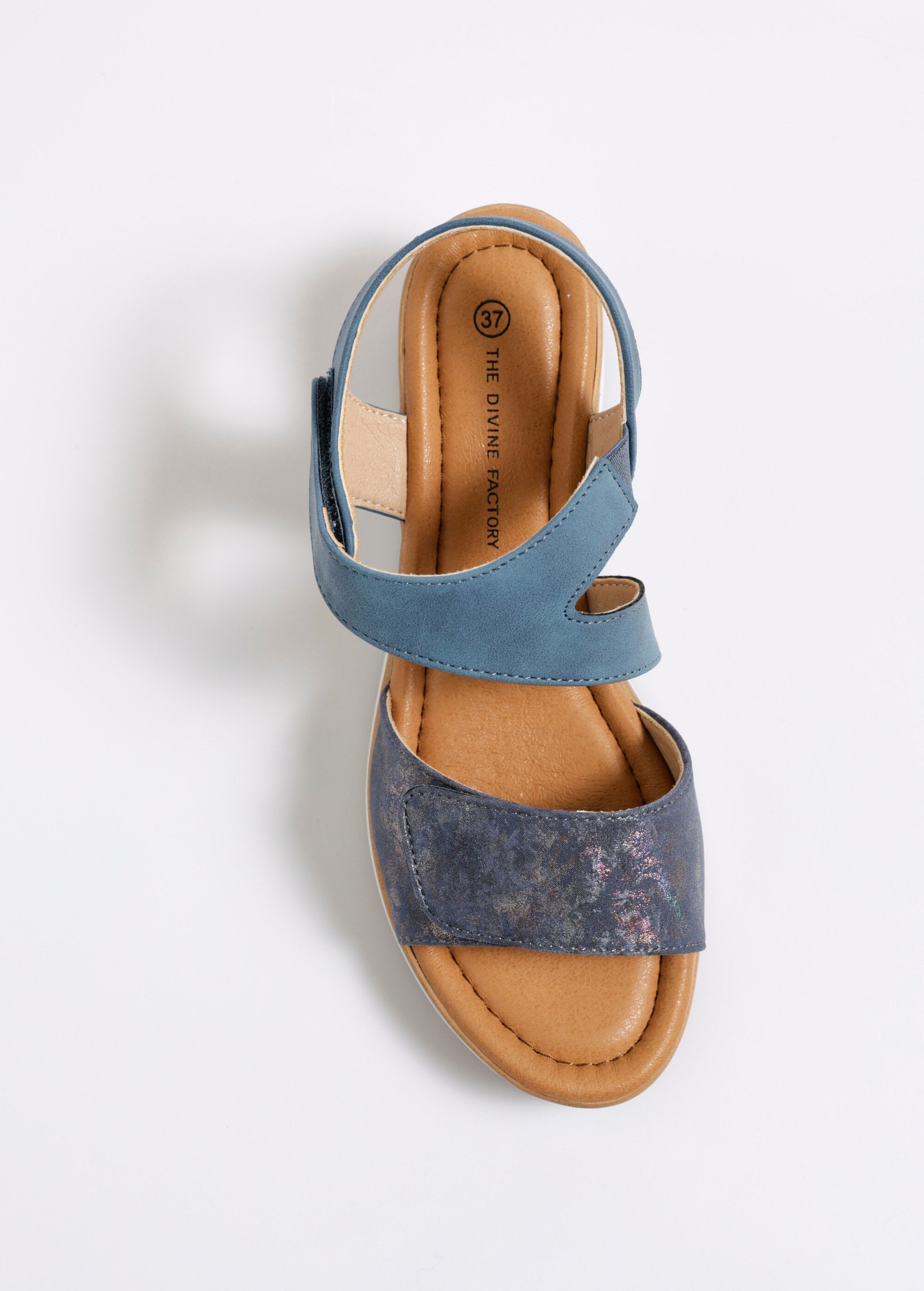 Sandálias_plataforma_com_tiras_de_velcro_Marine_OV1_slim