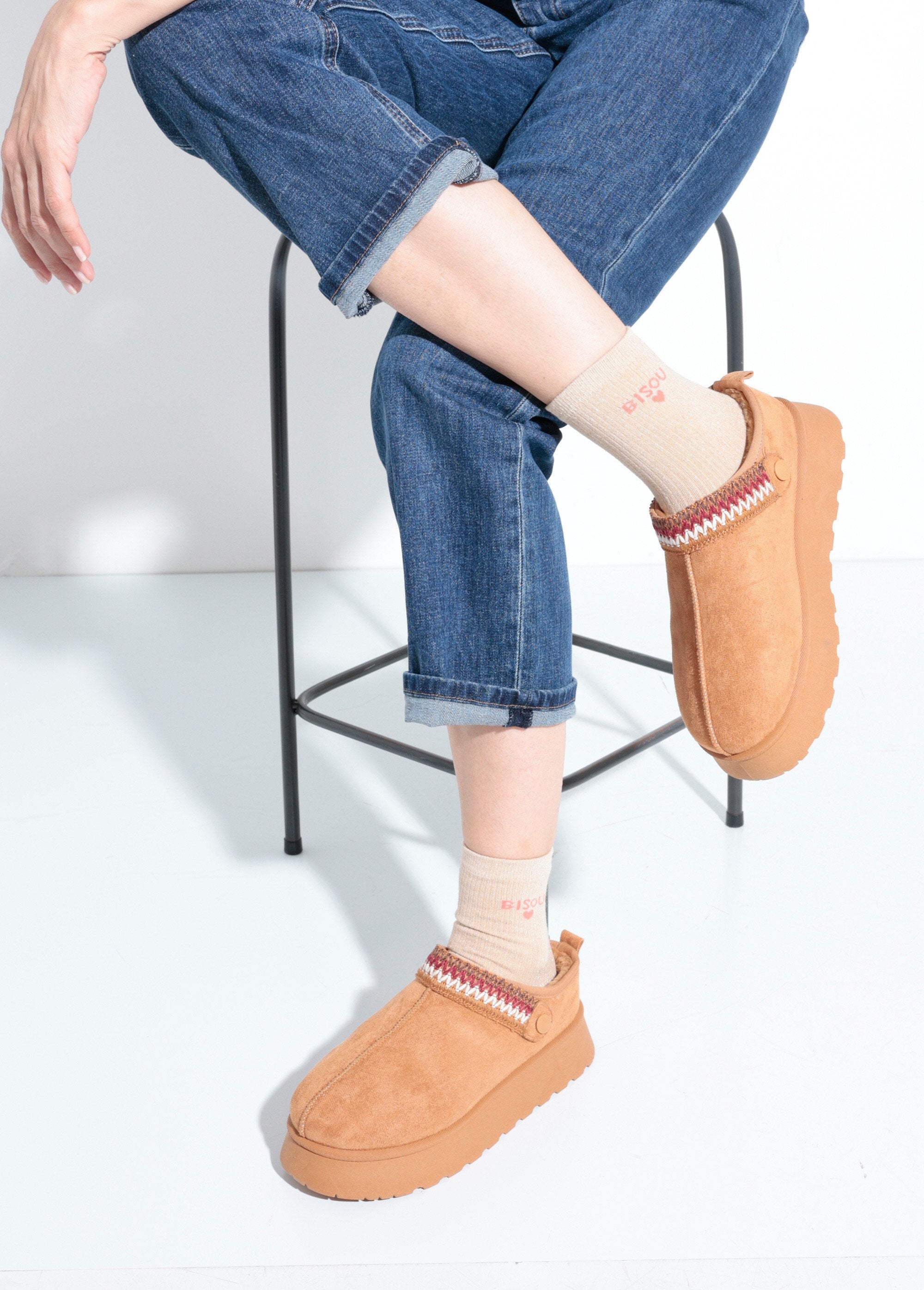 Mulas_de_cunha_forradas_com_pele_e_aba_elegante_Camel_SF1_slim