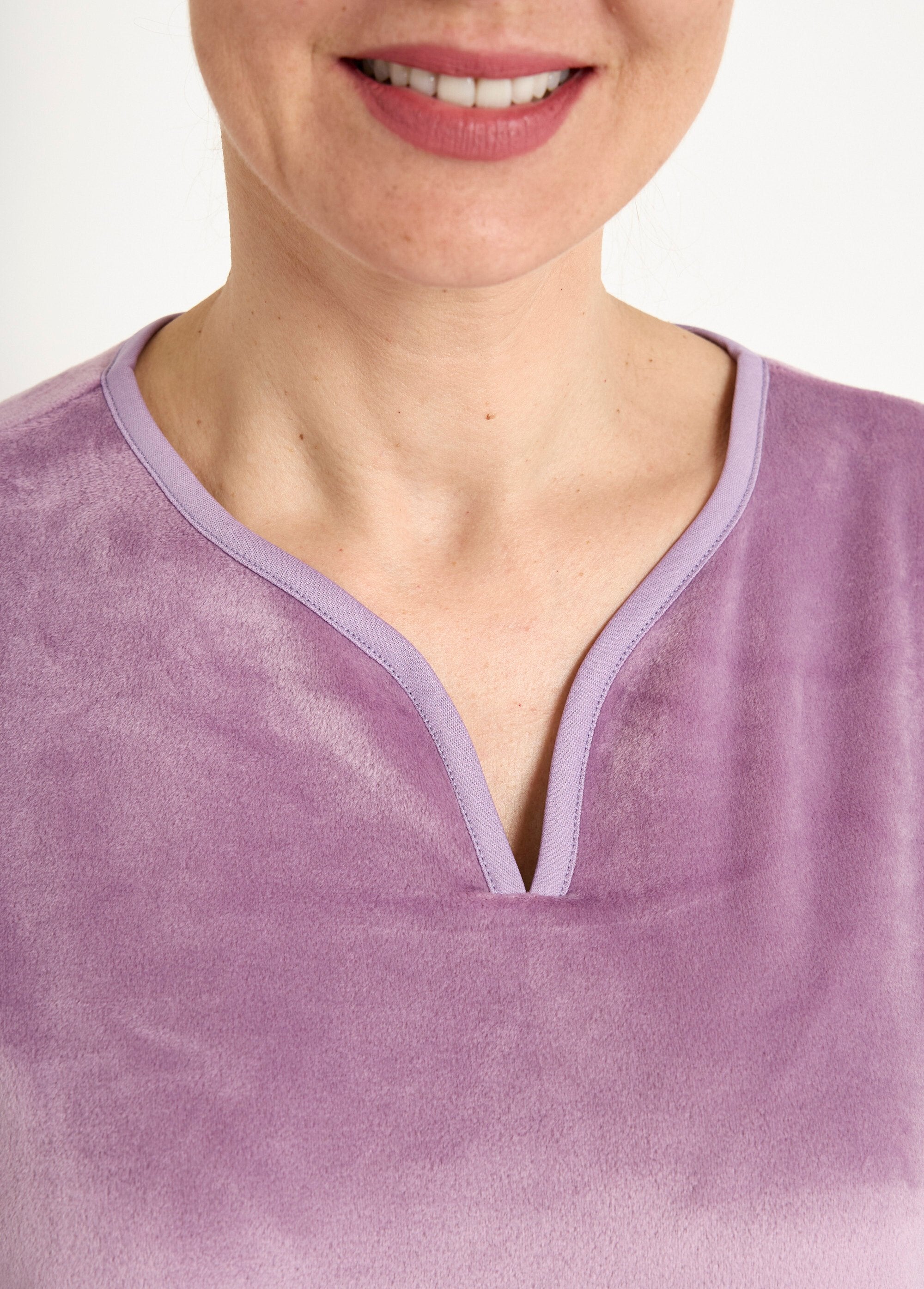 Camisa_de_noite_de_lã_bordada_de_comprimento_médio_Violine_DE4_slim