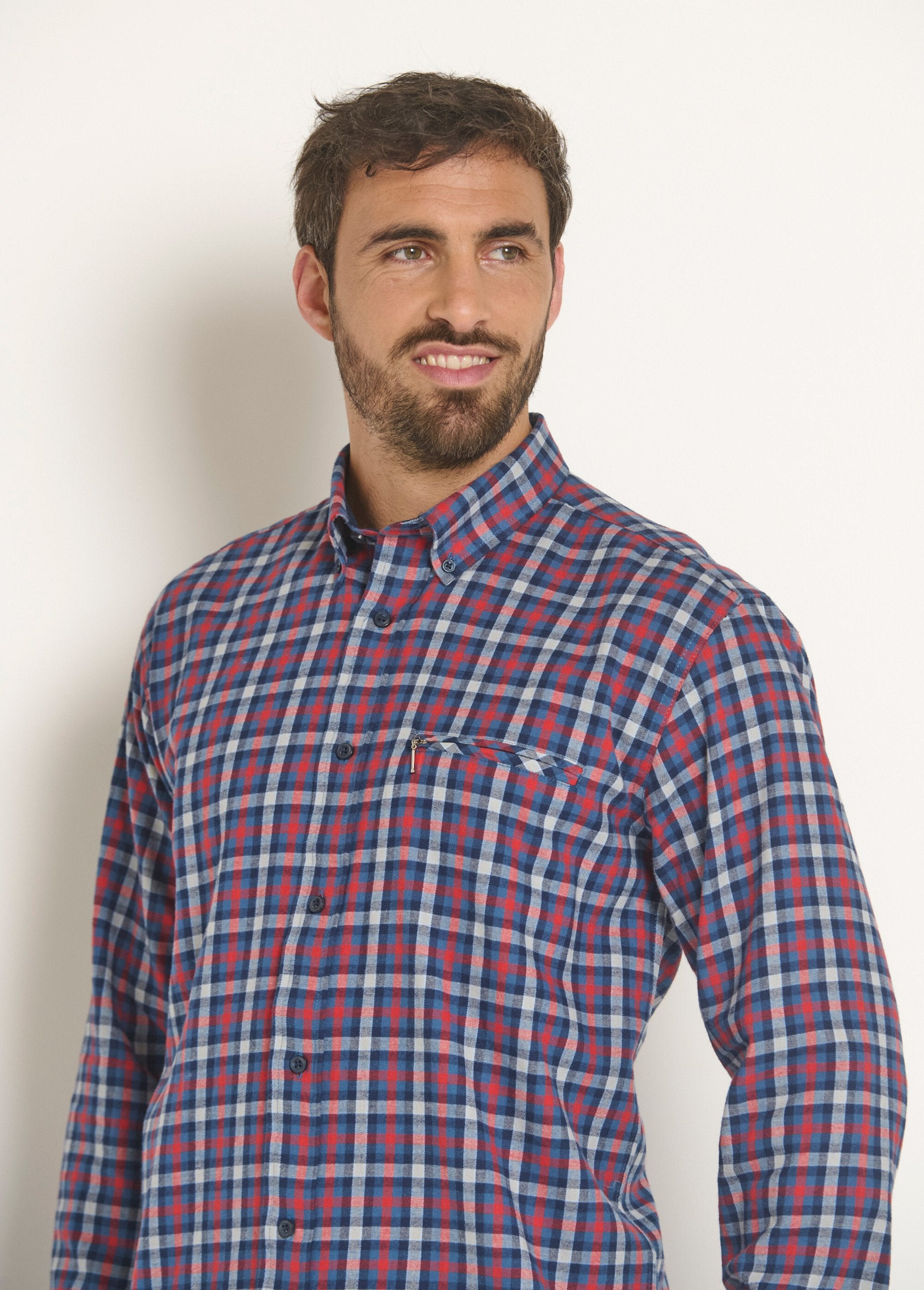 Camisa_de_flanela_com_detalhes_contrastantes,_escura_Carreaux_rouge_DE2_slim