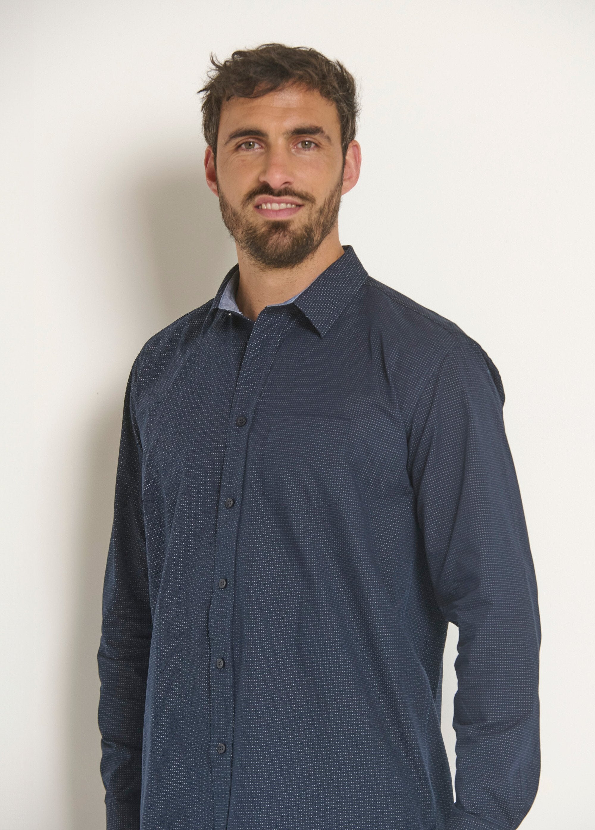 Camisa_de_algodão_escuro_com_detalhes_contrastantes_Bleu_marine_DE2_slim