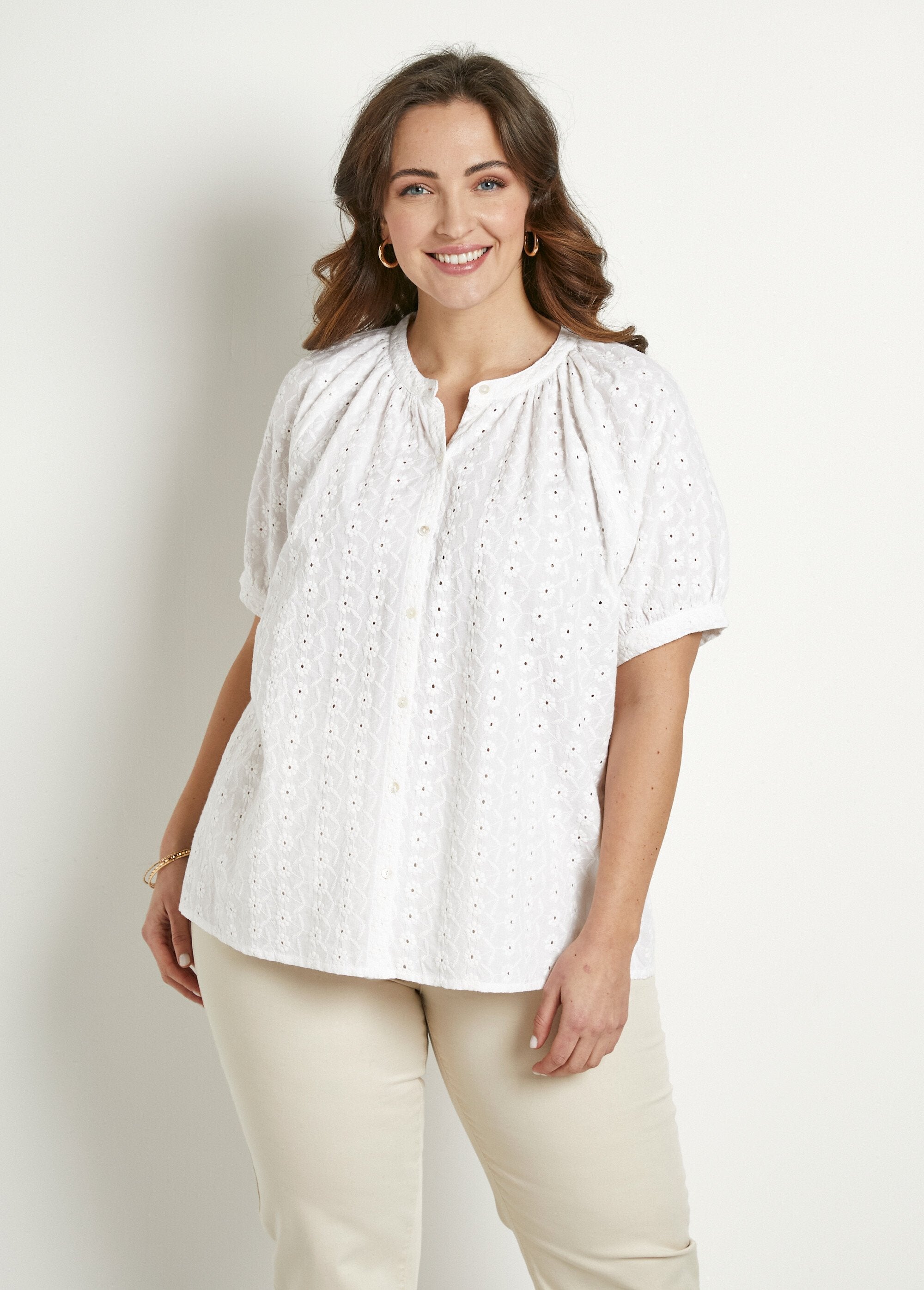 Blusa_larga_de_algodão_bordado_sem_gola_Blanc_FA1_curvy