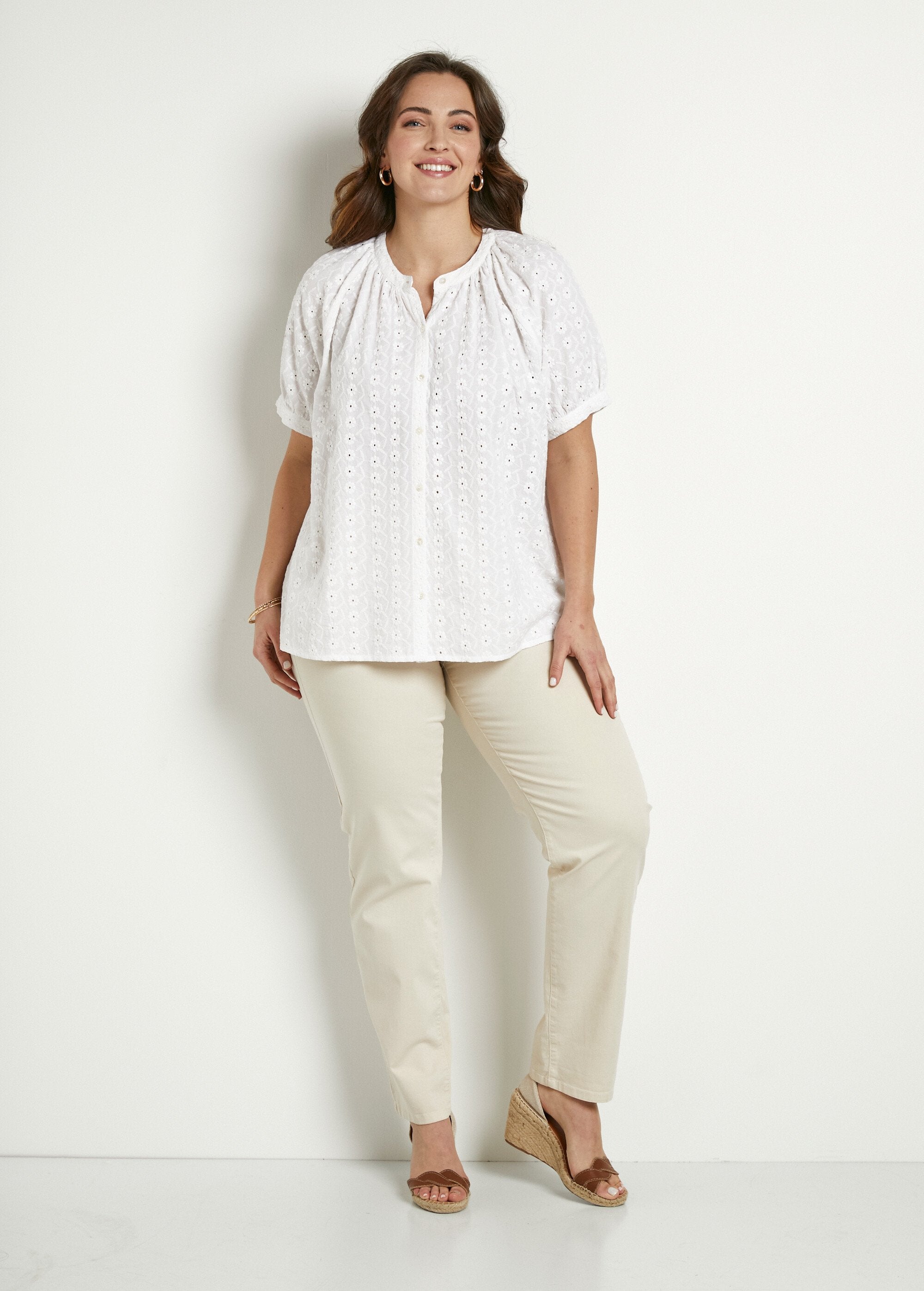 Blusa_larga_de_algodão_bordado_sem_gola_Blanc_SF1_curvy