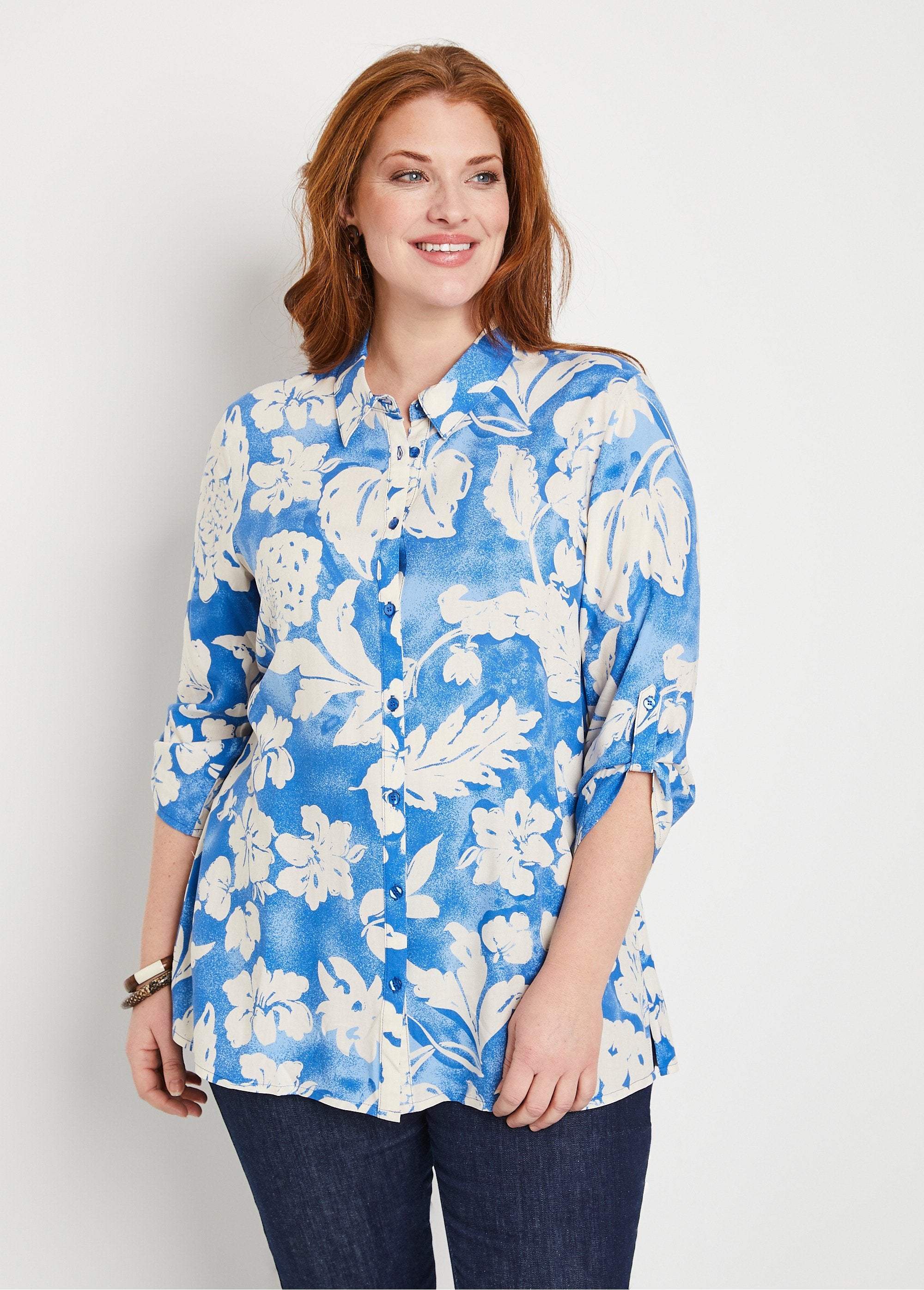 Blusa_longa_floral_solta_Azul_e_branco_FA1_curvy