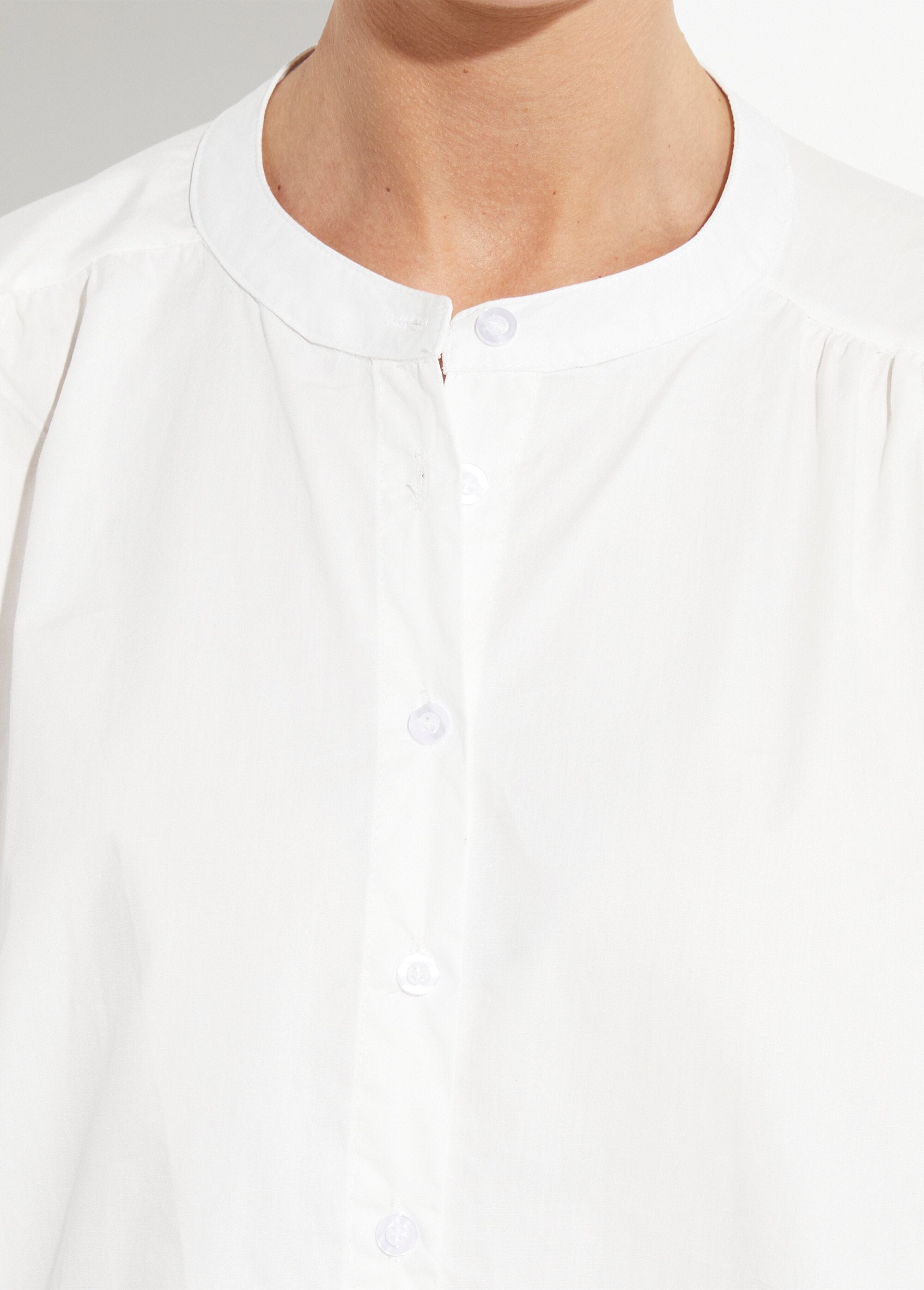 Chemisier_ample_manches_brodées_palmier_Blanc_et_rose_fluo_DE1_slim