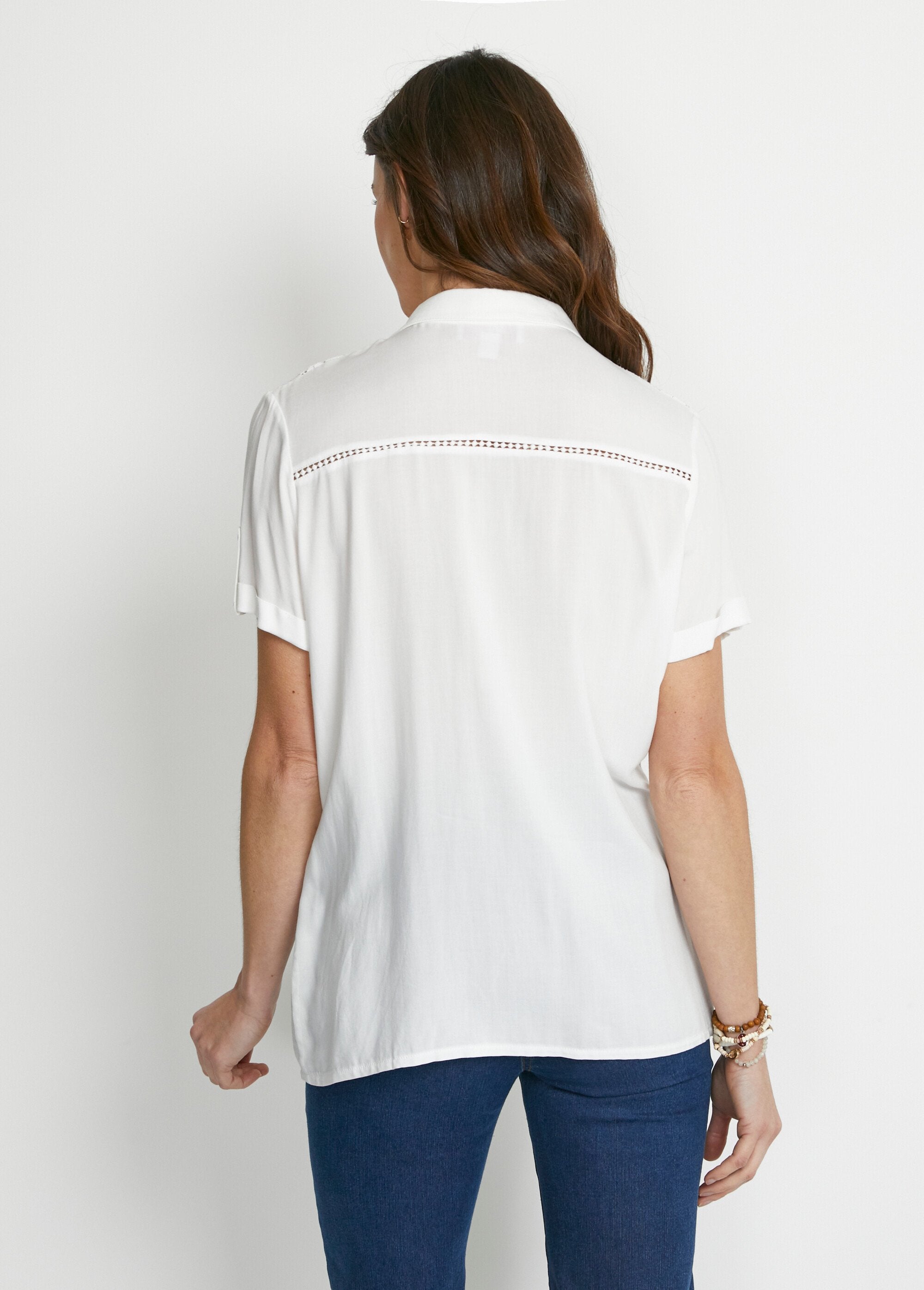 Blusa_com_botões,_rendas_e_bordados_Cru_DO1_slim