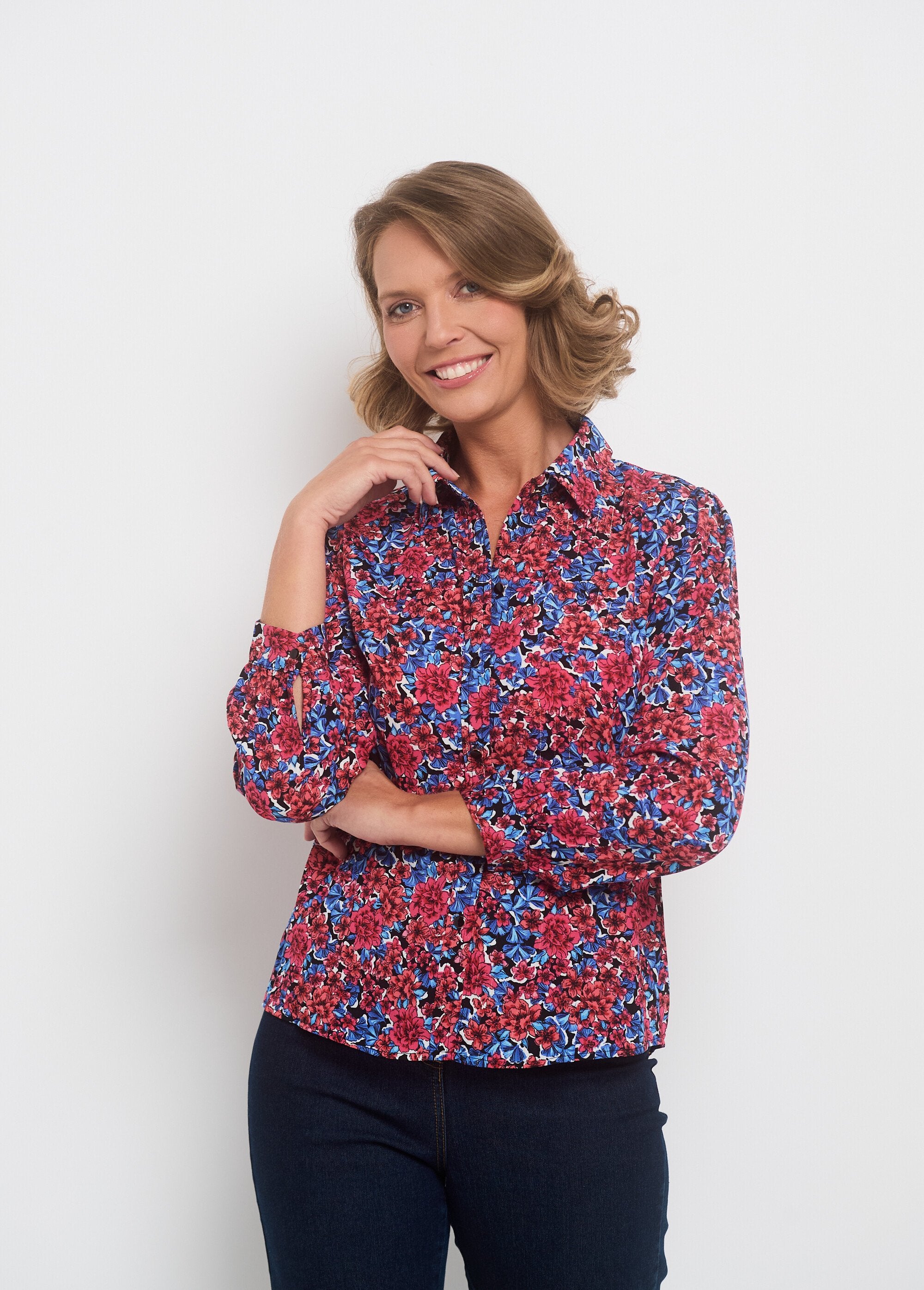 Blusa_abotoada_com_fio_brilhante_Bleu_et_rouge_FA2_slim