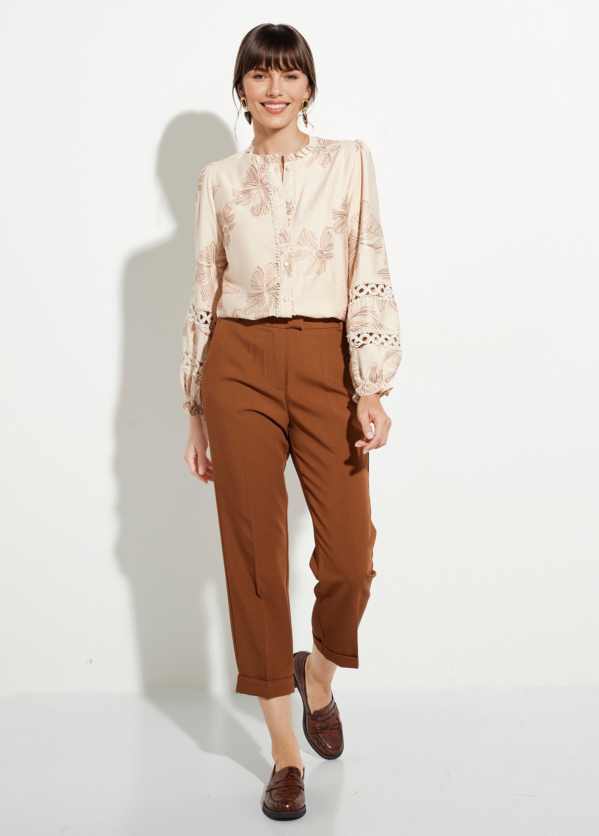 Chemisier_boutonné,_broderies_et_guipure_Beige_SF1_slim