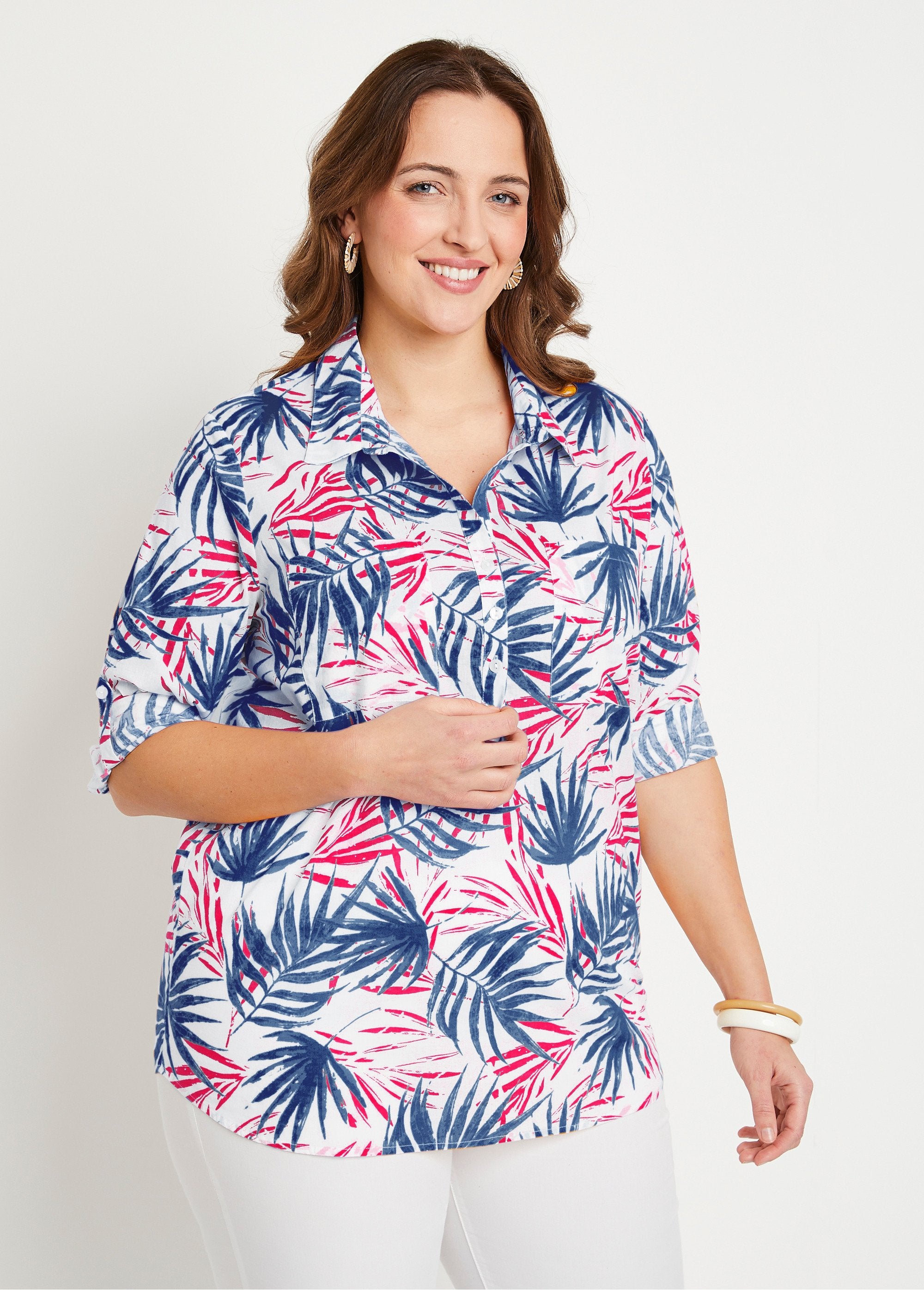 Blusa_longa_estampada_de_algodão_com_botões_Impressão_azul_FA1_curvy