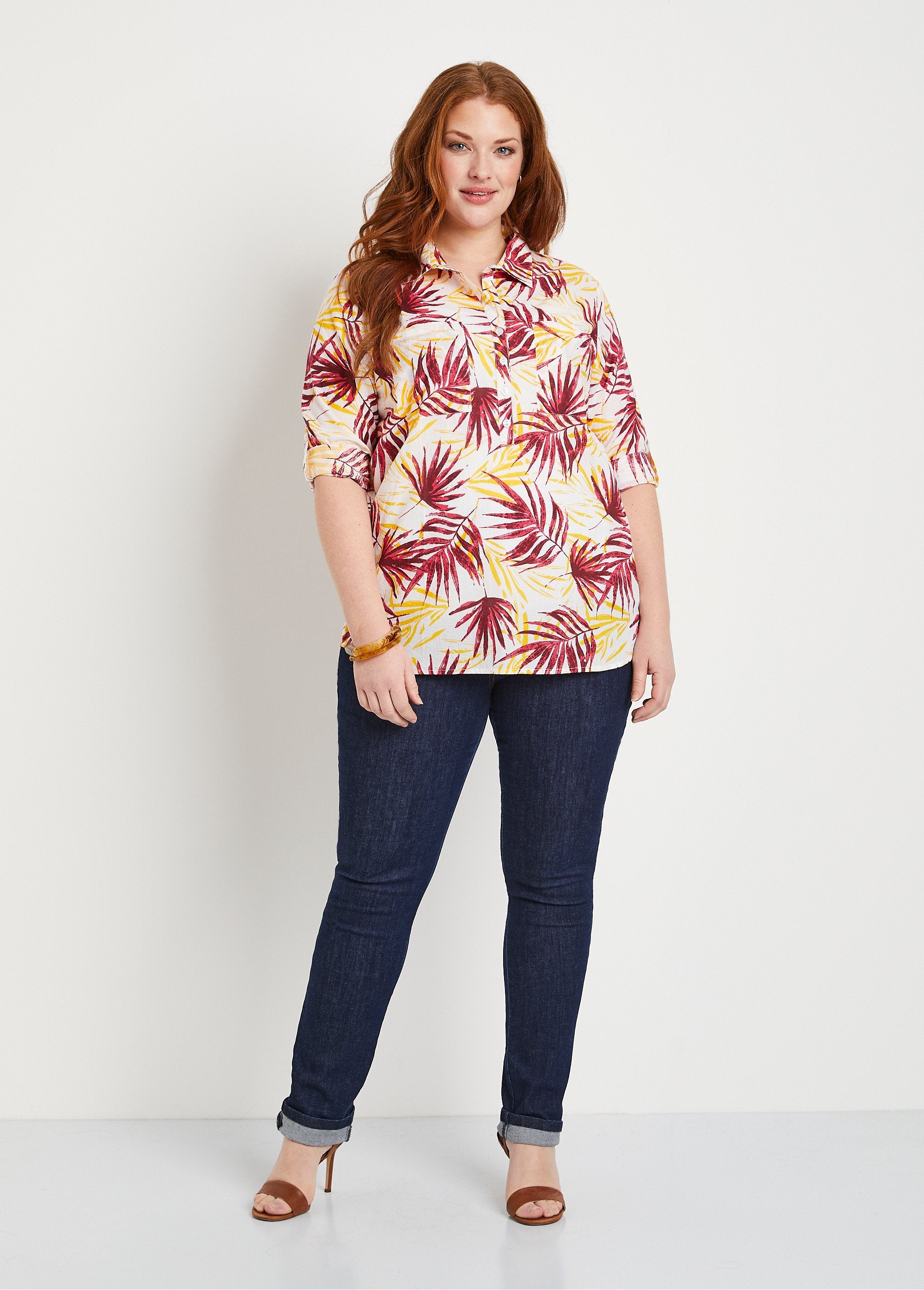 Blusa_longa_estampada_de_algodão_com_botões_Estampa_vermelha_SF1_curvy