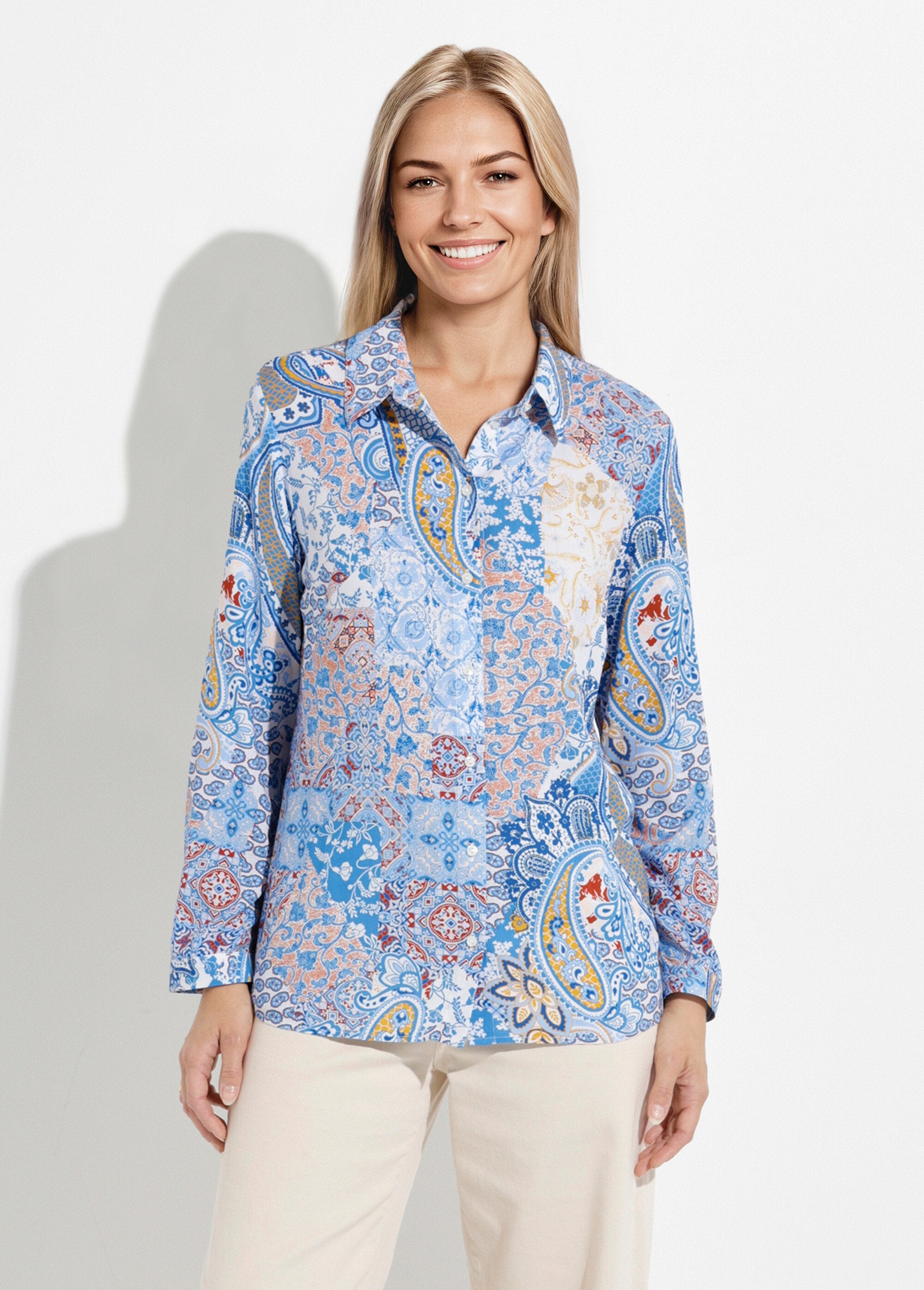 Blusa_longa_e_esvoaçante_com_estampa_paisley_e_botões_Imprime_bleu_FA1_slim