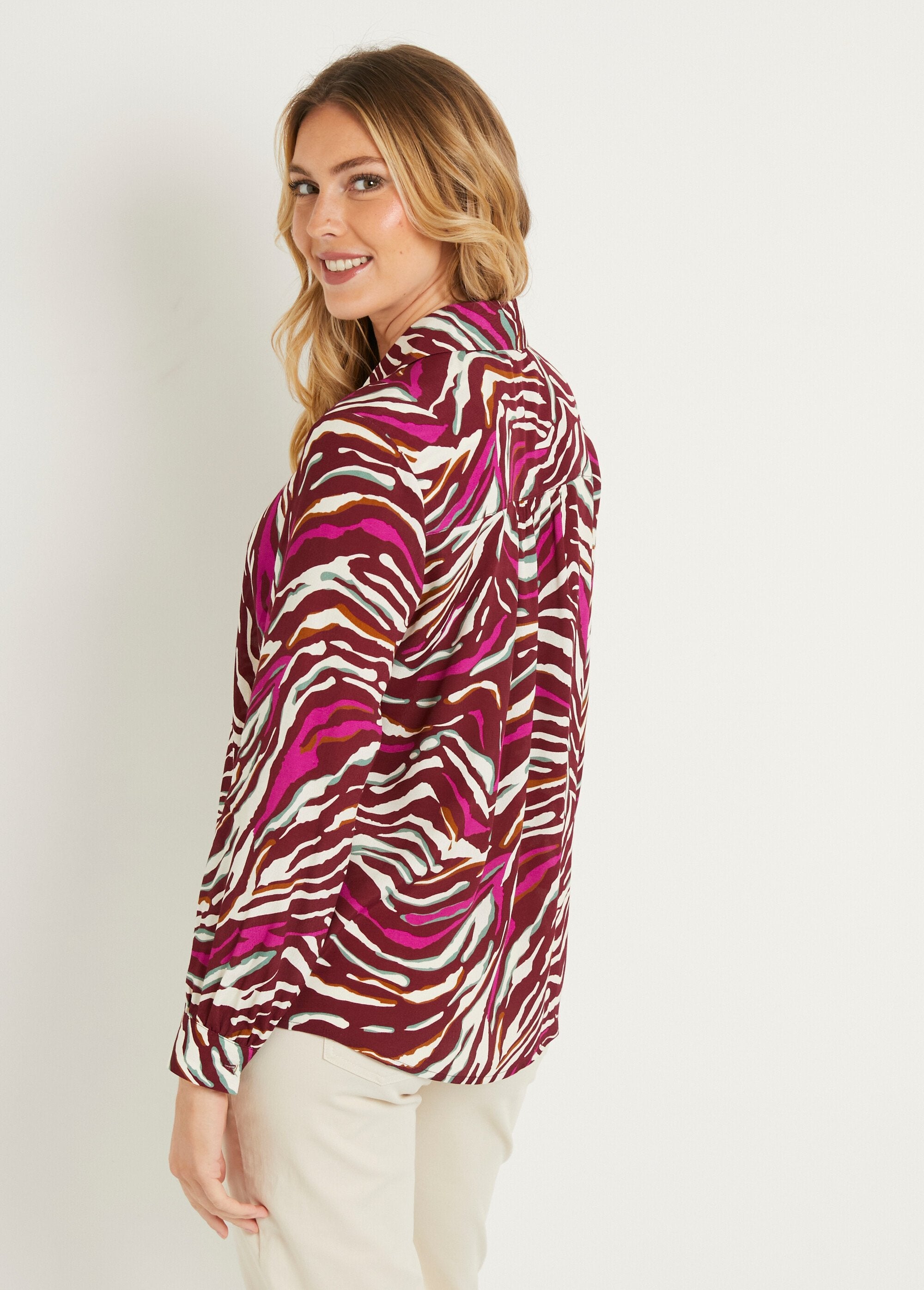 Blusa_de_botões_comprida_com_estampado_de_zebra_Prune_et_rose_DO1_slim