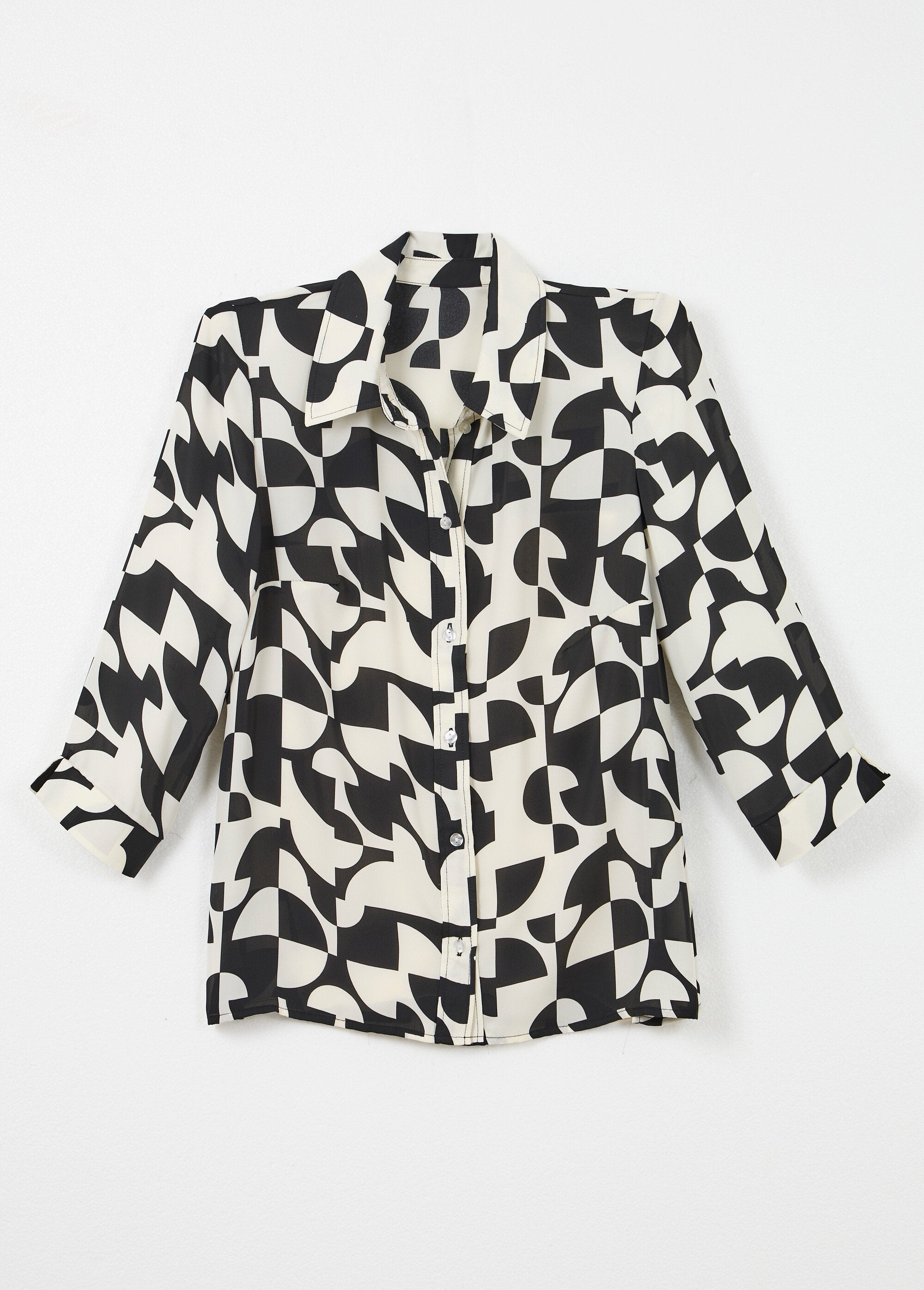 Blusa_de_manga_3/4_com_botões_e_estampa_gráfica_Noir_et_ecru_AP1_slim